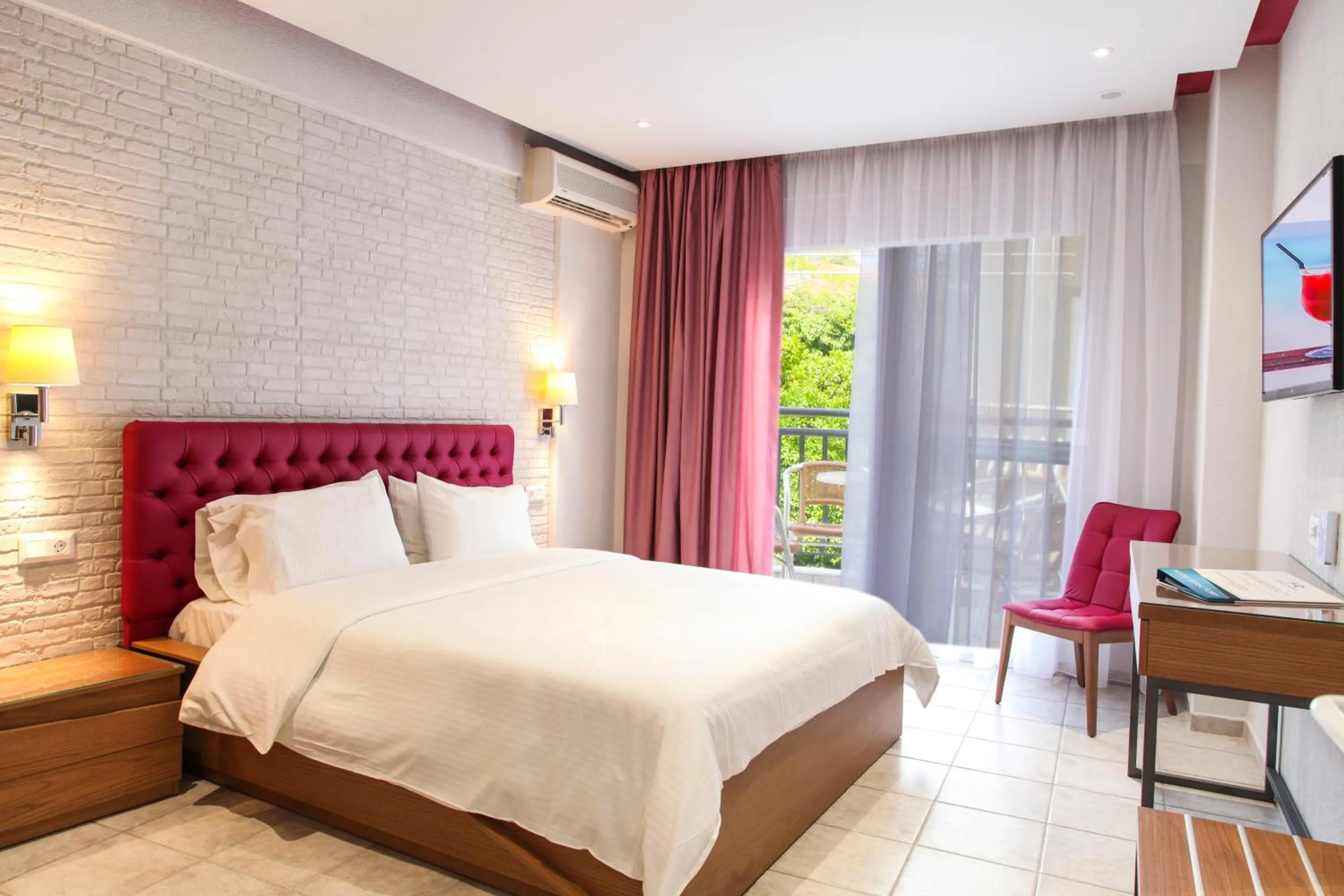 Bedroom, Bed in Royal Hotel and Suites