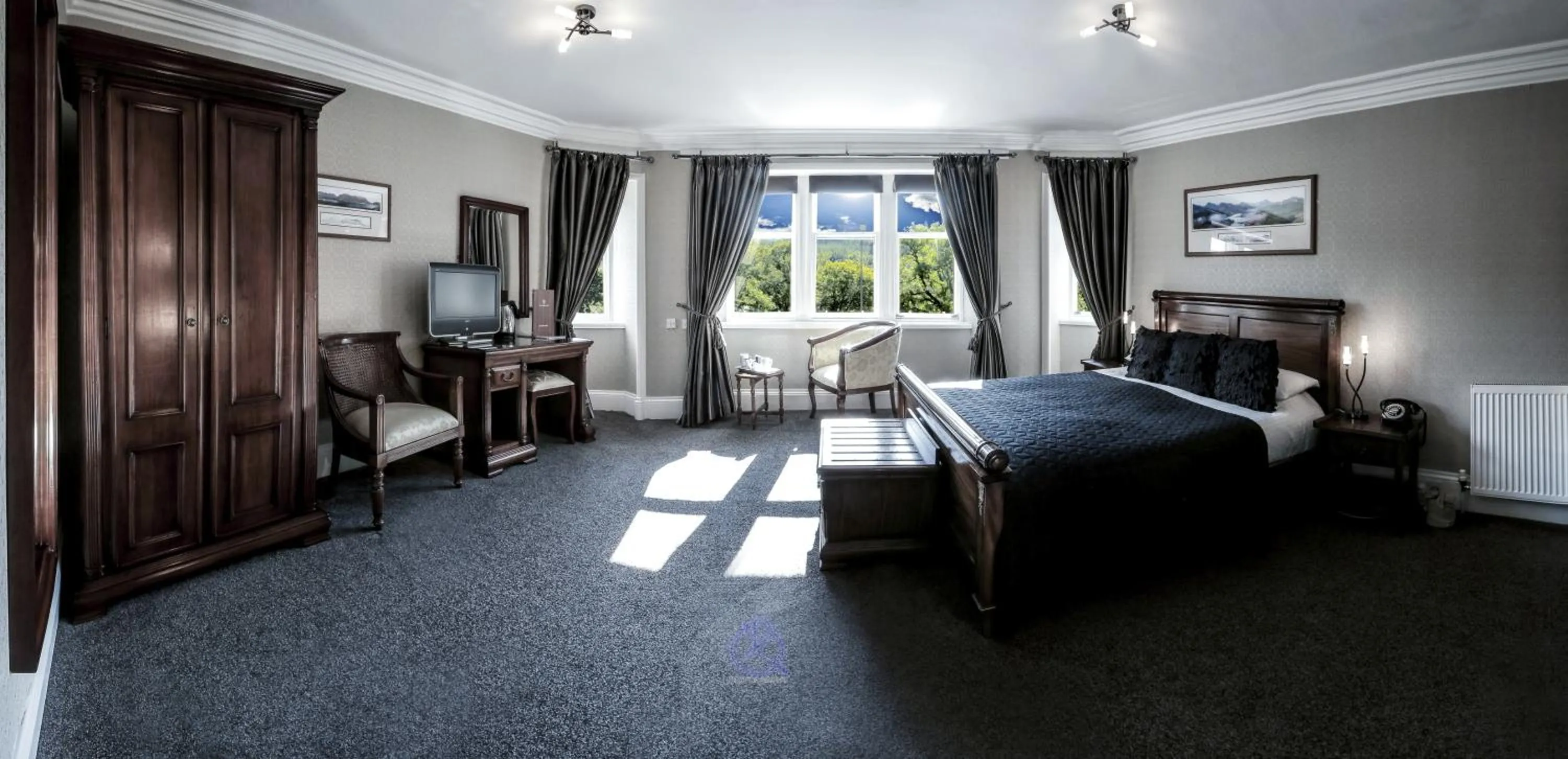 Photo of the whole room, Bed in Invergarry Hotel