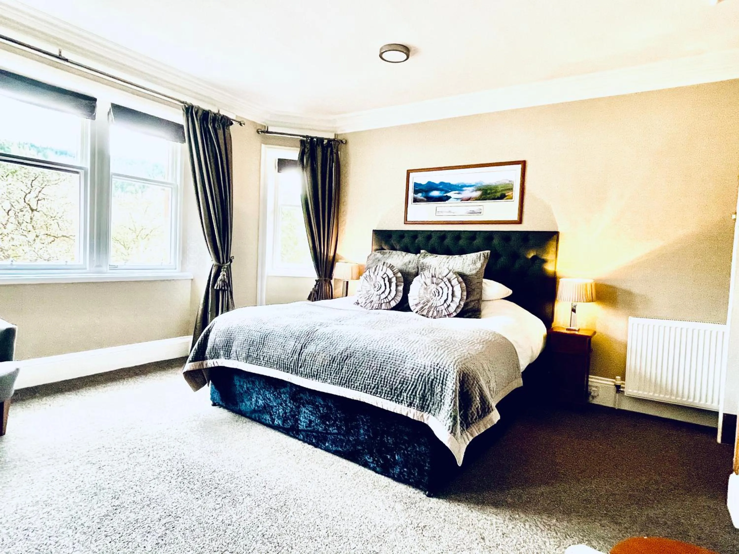 Bedroom, Bed in Invergarry Hotel