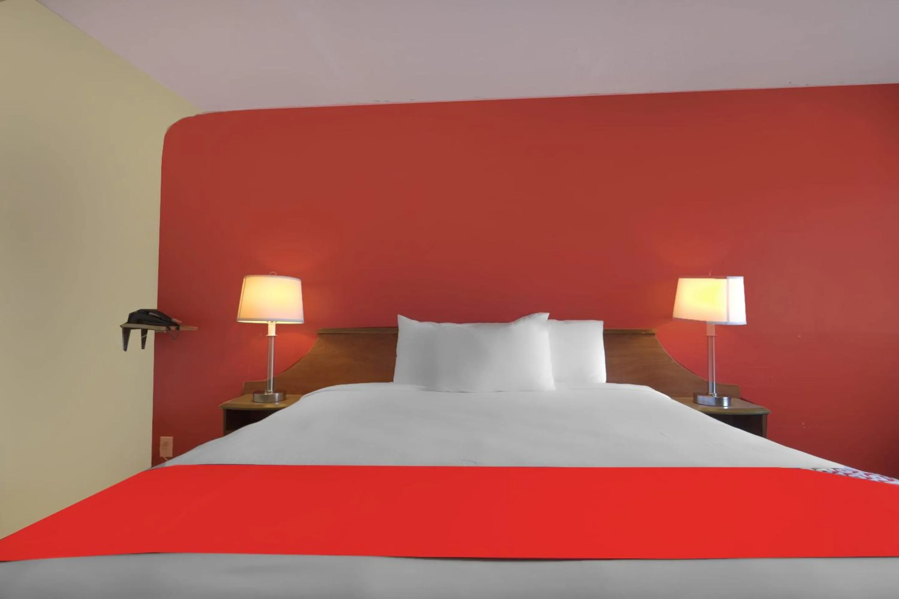 Bedroom, Bed in OYO Hotel North Lima OH - Boardman