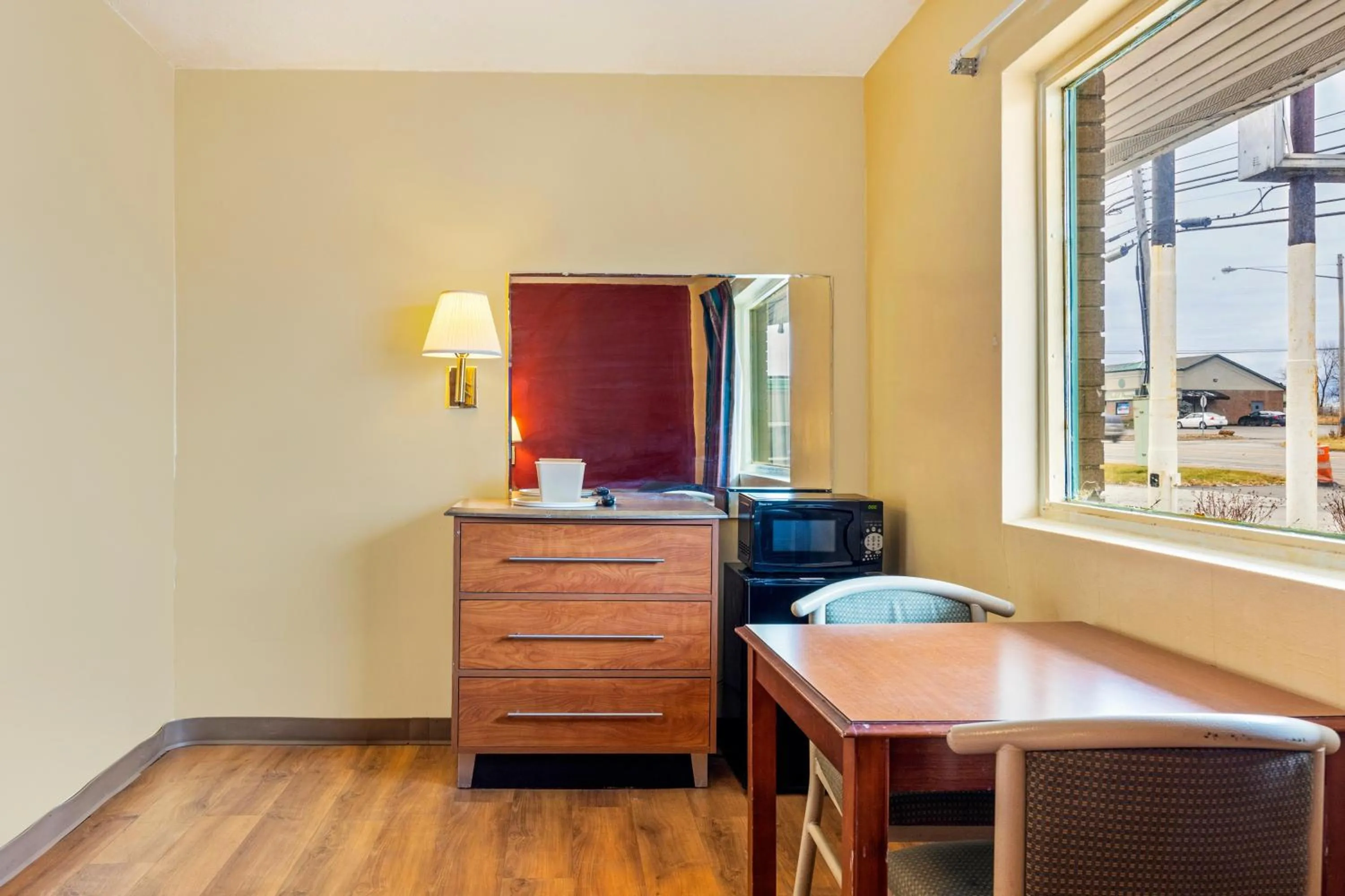 Bedroom in OYO Hotel North Lima OH - Boardman