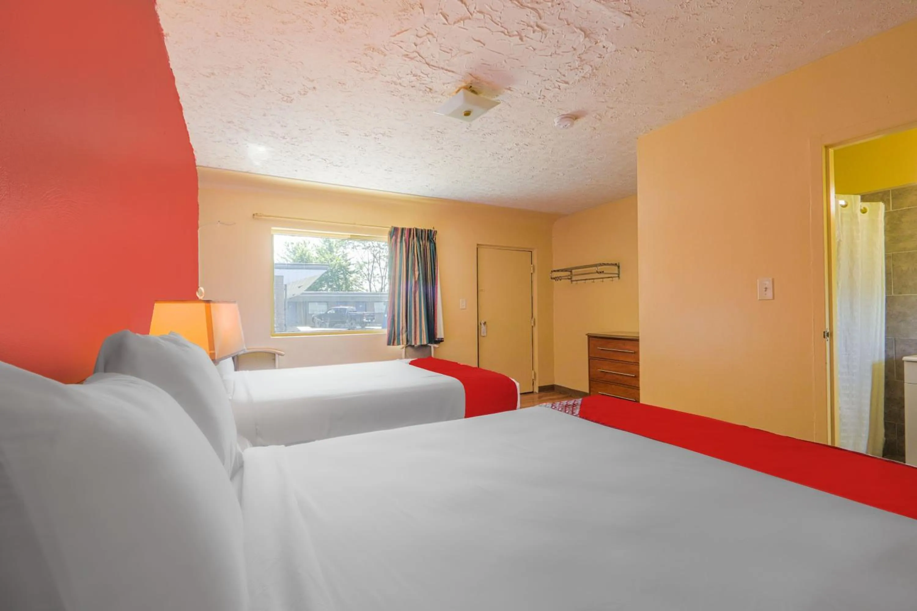 Bedroom, Bed in OYO Hotel North Lima OH - Boardman