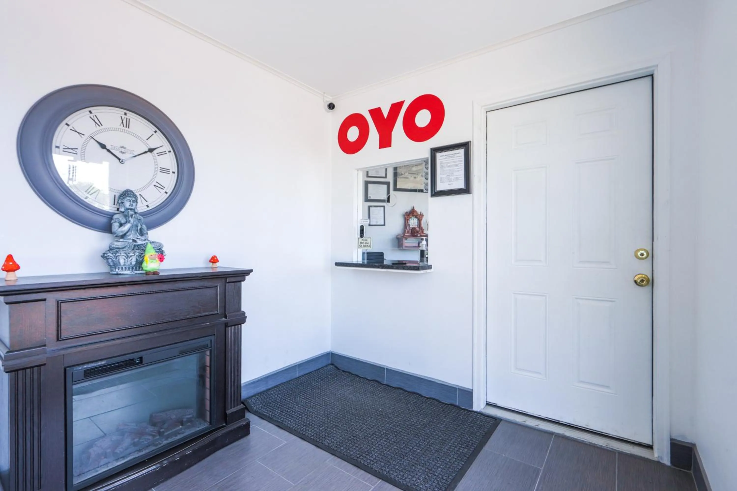 Lobby or reception in OYO Hotel North Lima OH - Boardman