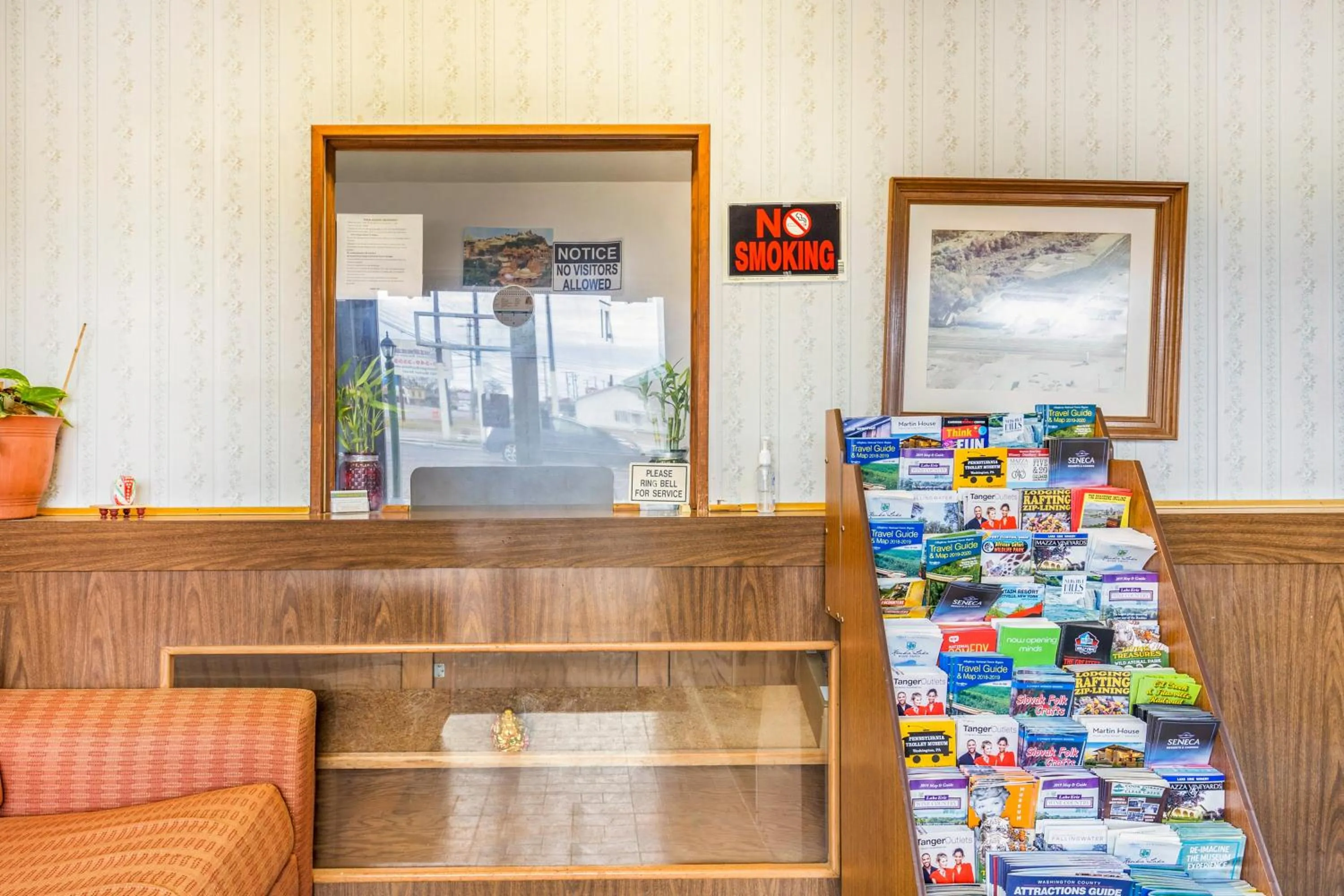 Lobby or reception in OYO Hotel North Lima OH - Boardman