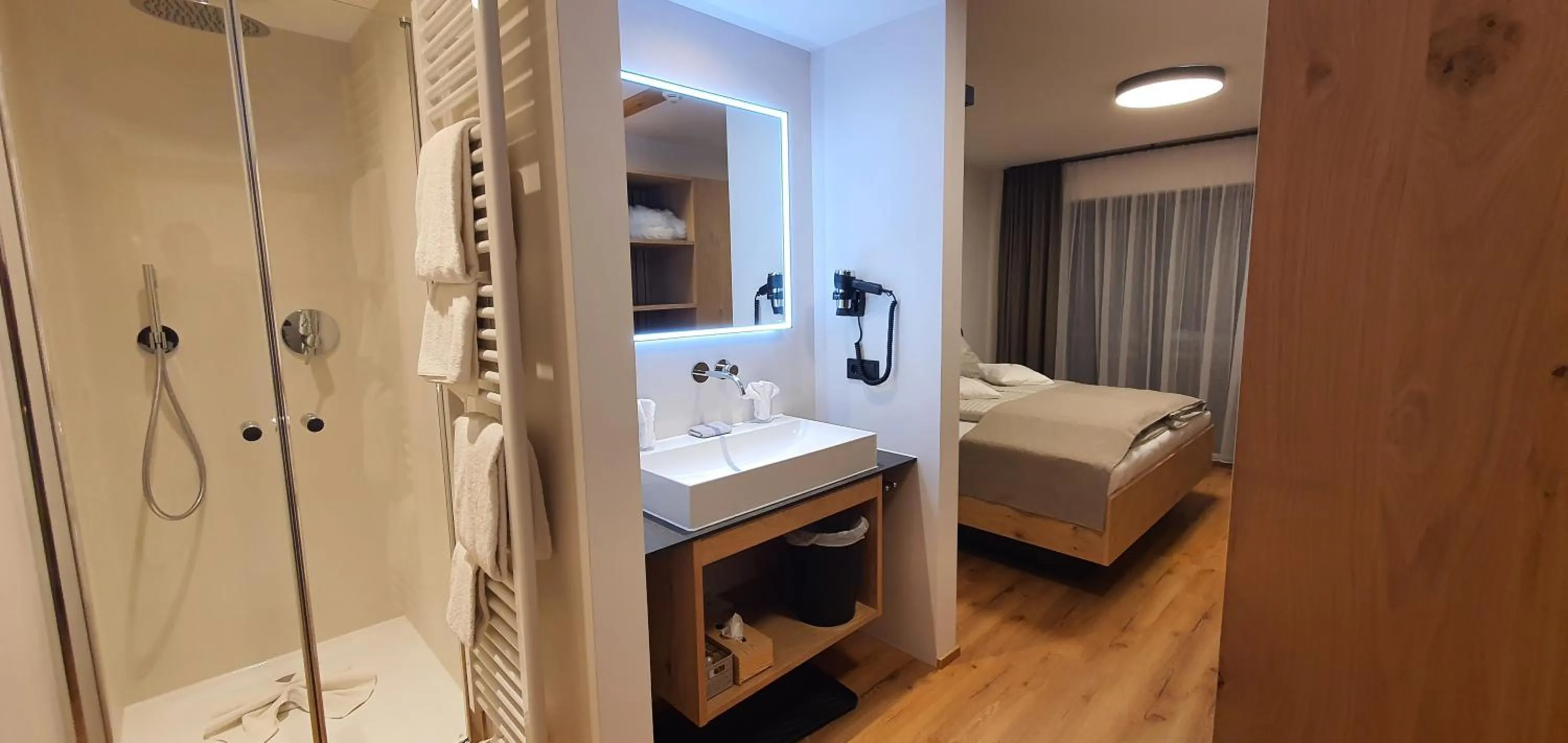 Bed in Haller's Posthotel