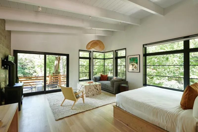 Photo of the whole room, Bed in Woodstock Way Hotel