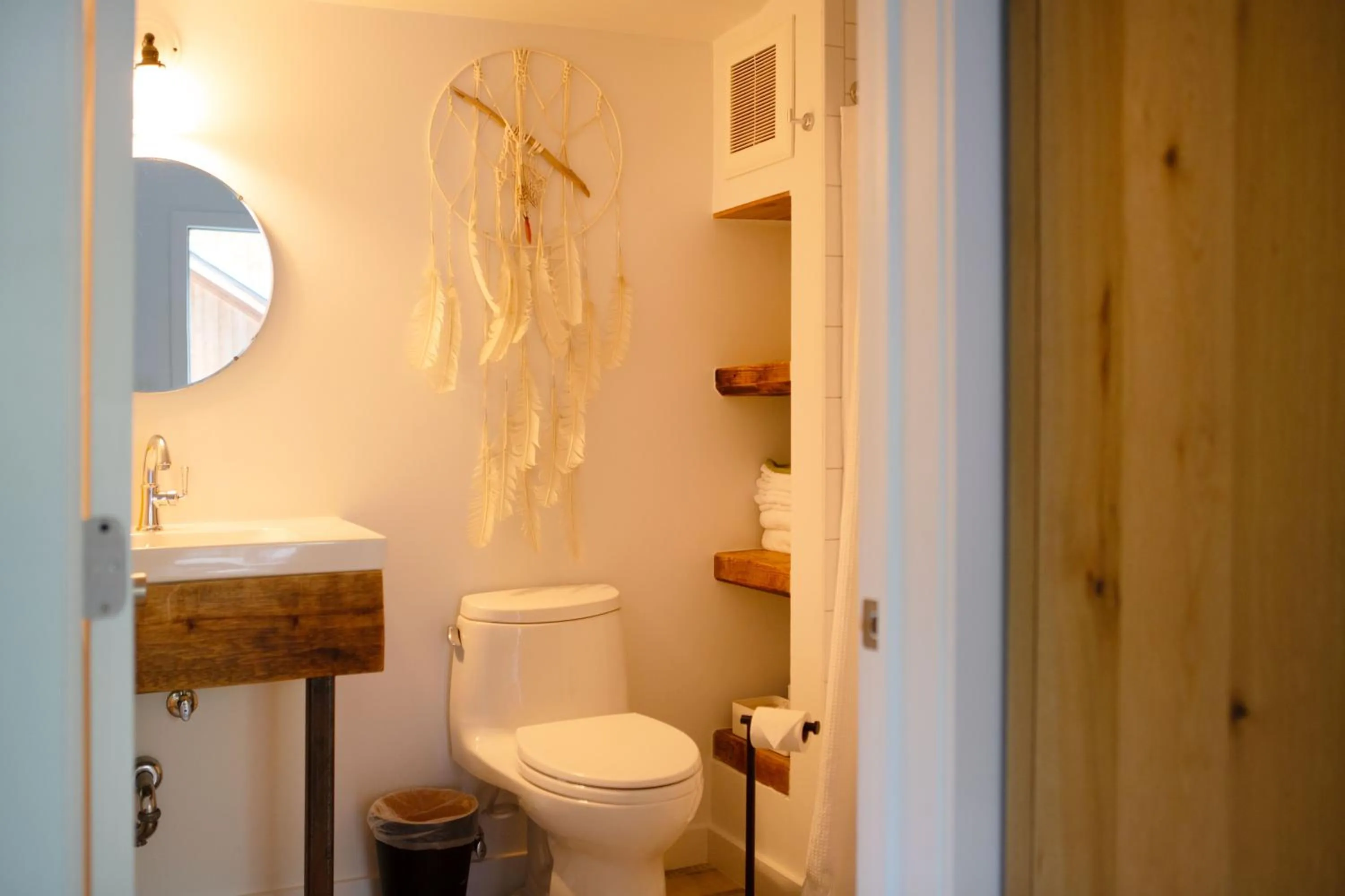 Bathroom in Woodstock Way Hotel