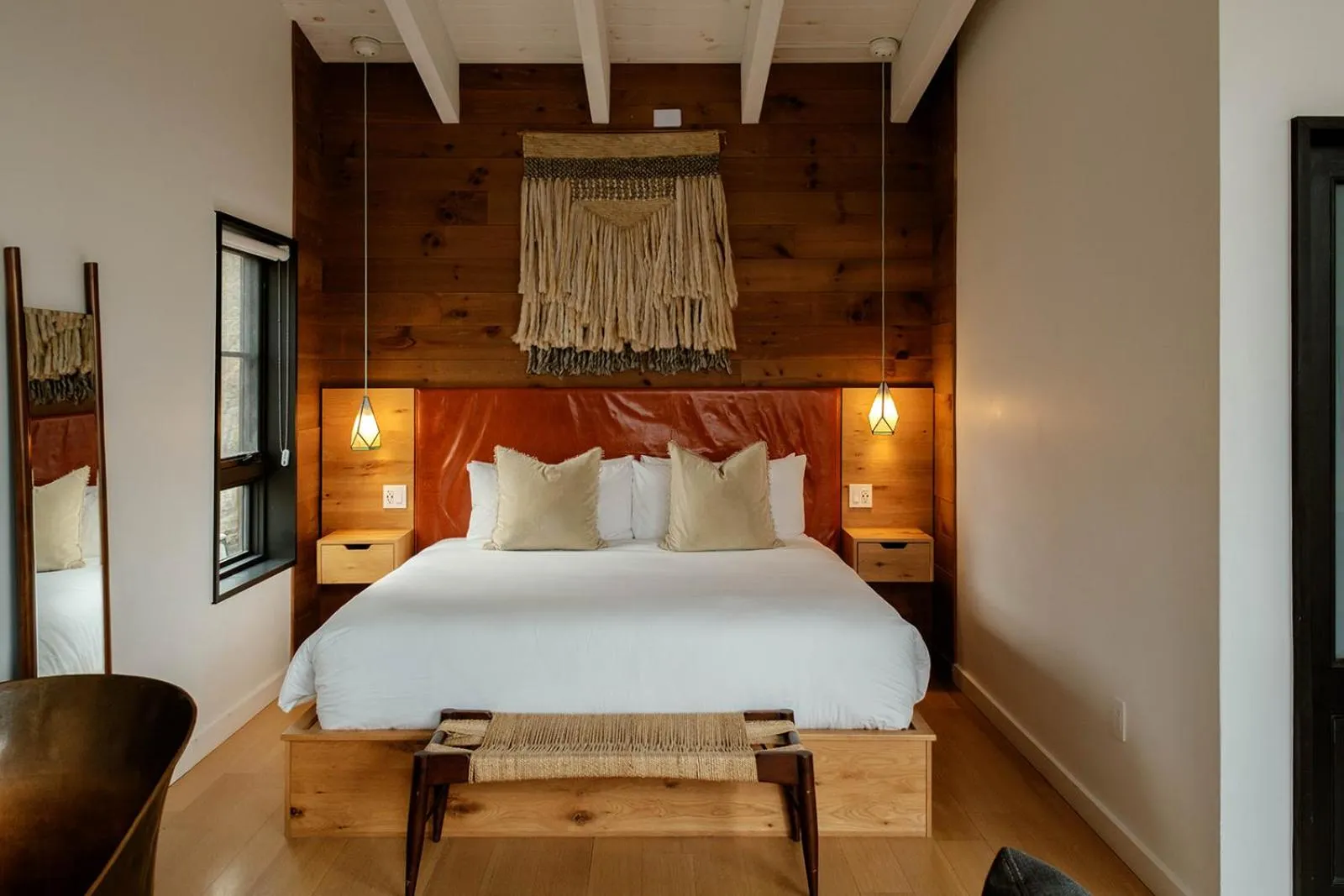 Photo of the whole room, Bed in Woodstock Way Hotel