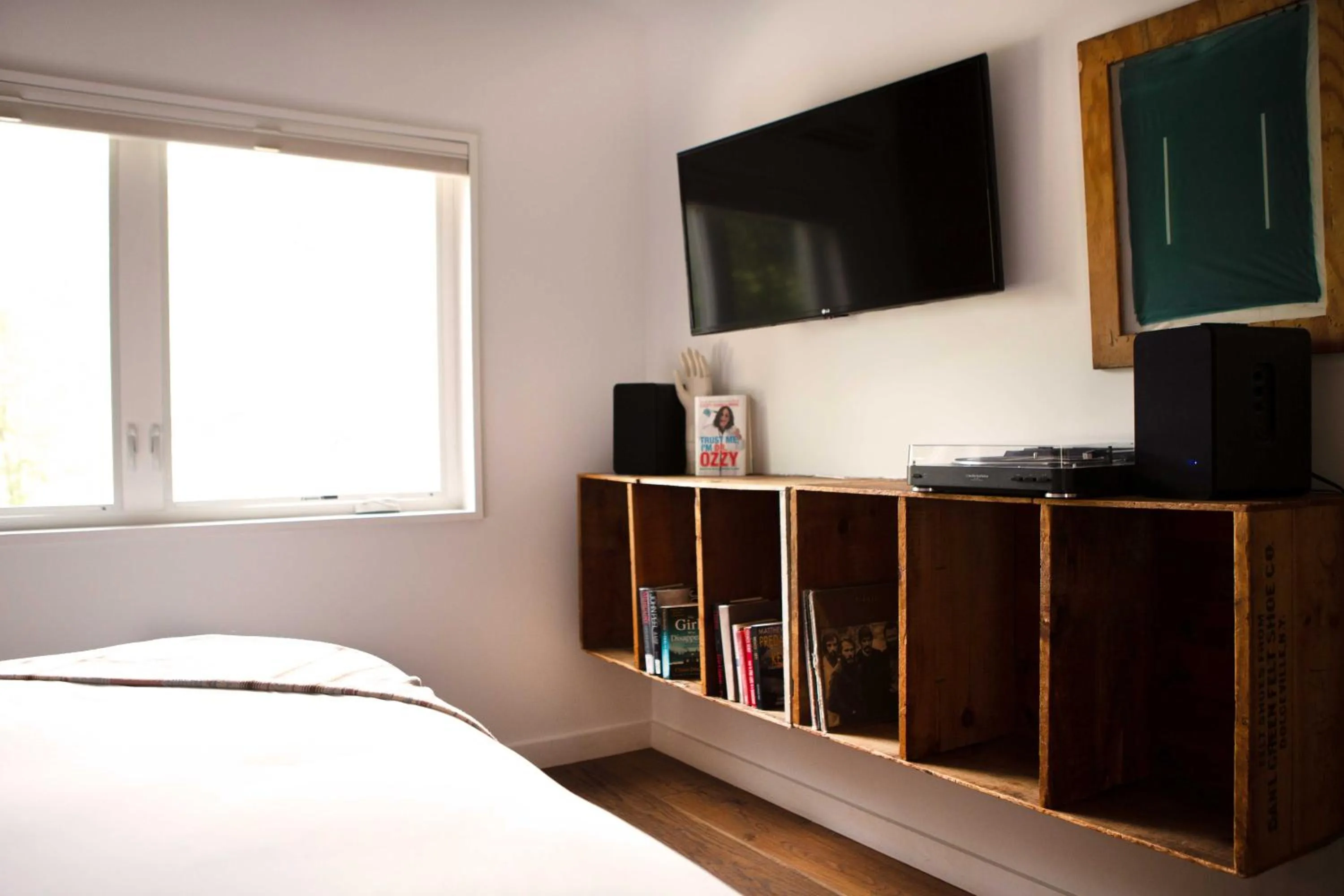 TV and multimedia, Bed in Woodstock Way Hotel