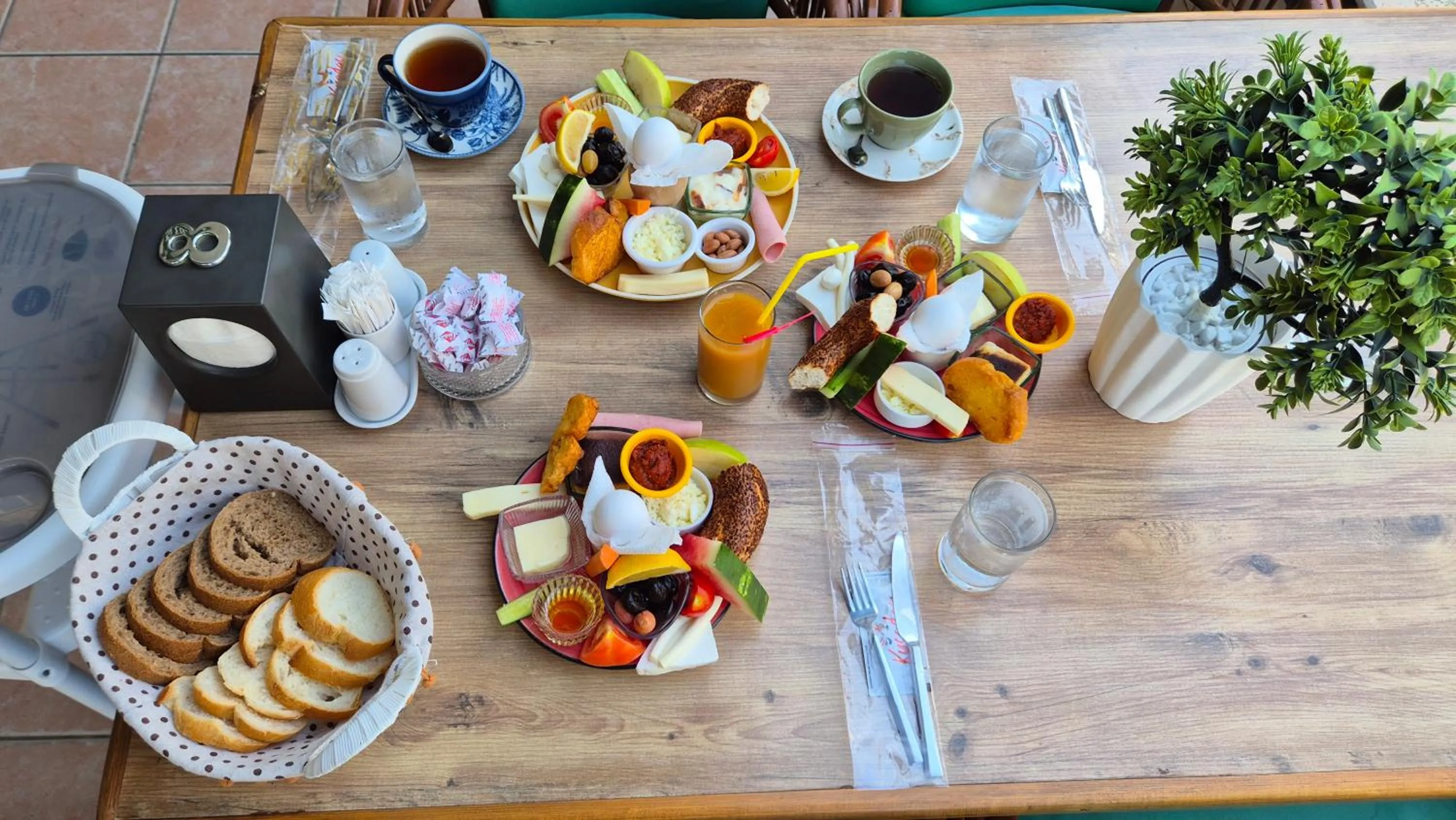 Breakfast in Hikmethan Otel