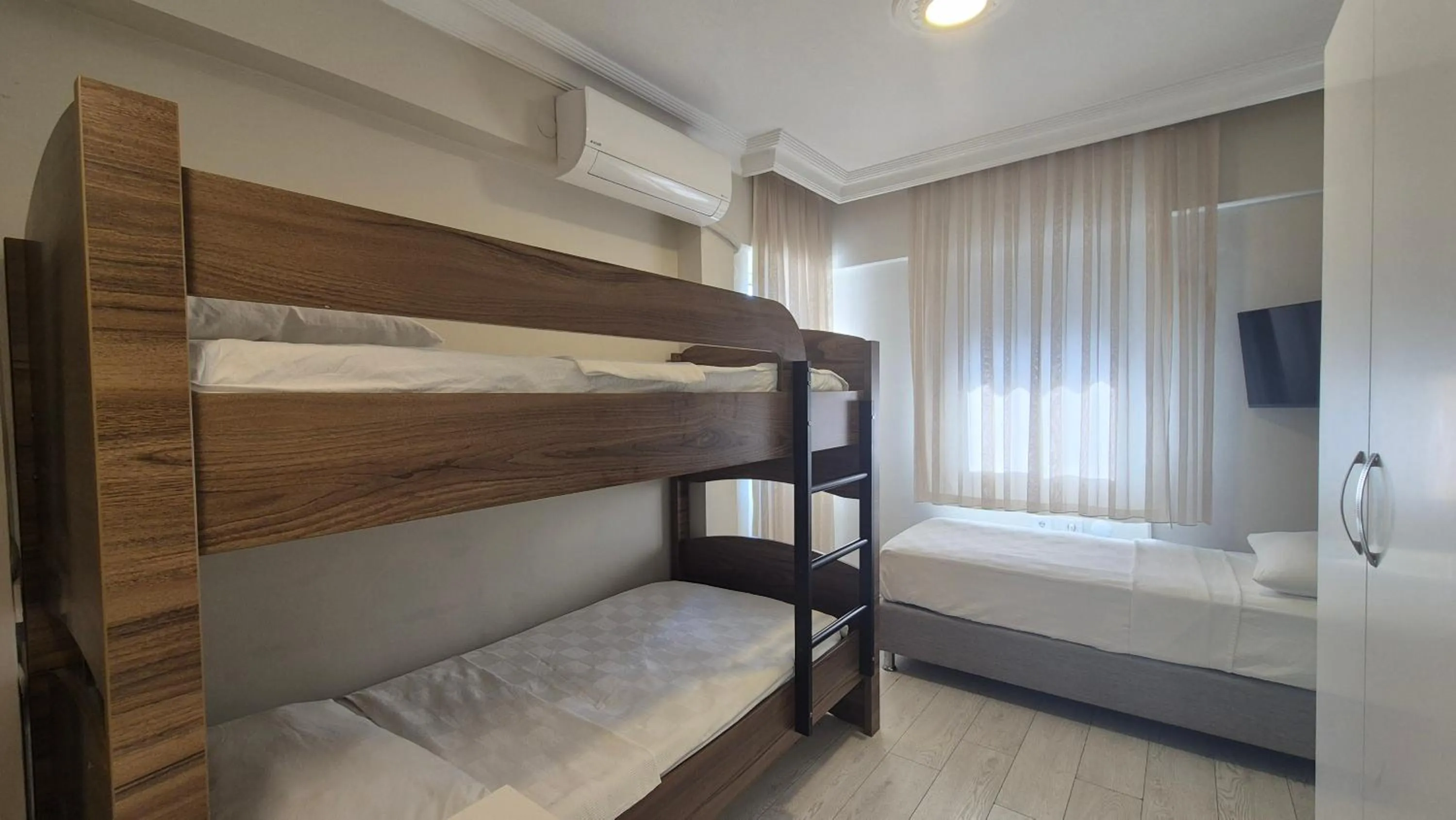 Photo of the whole room, Bed in Hikmethan Otel