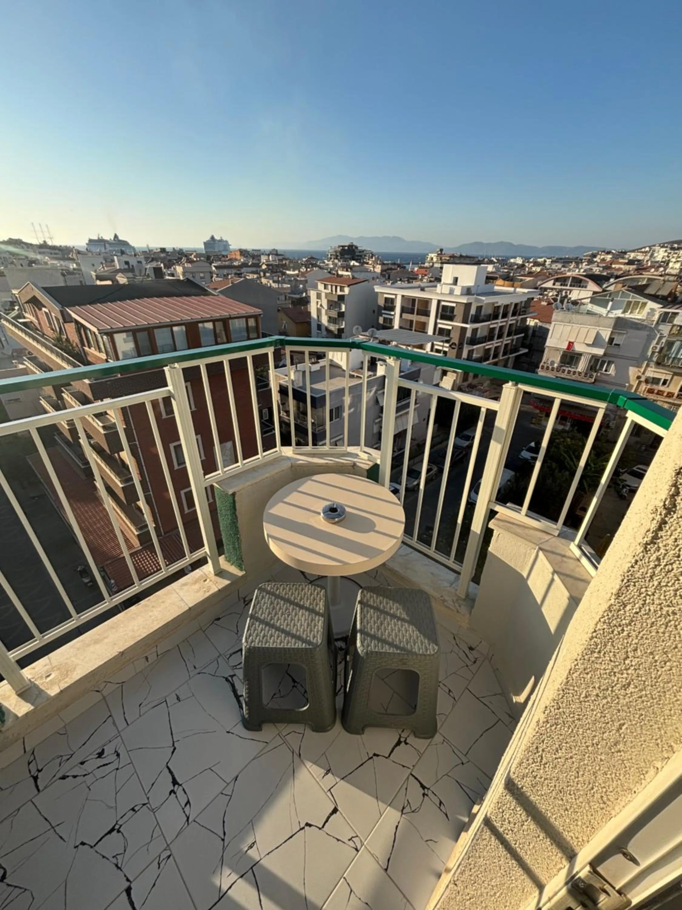 Balcony/Terrace in Hikmethan Otel