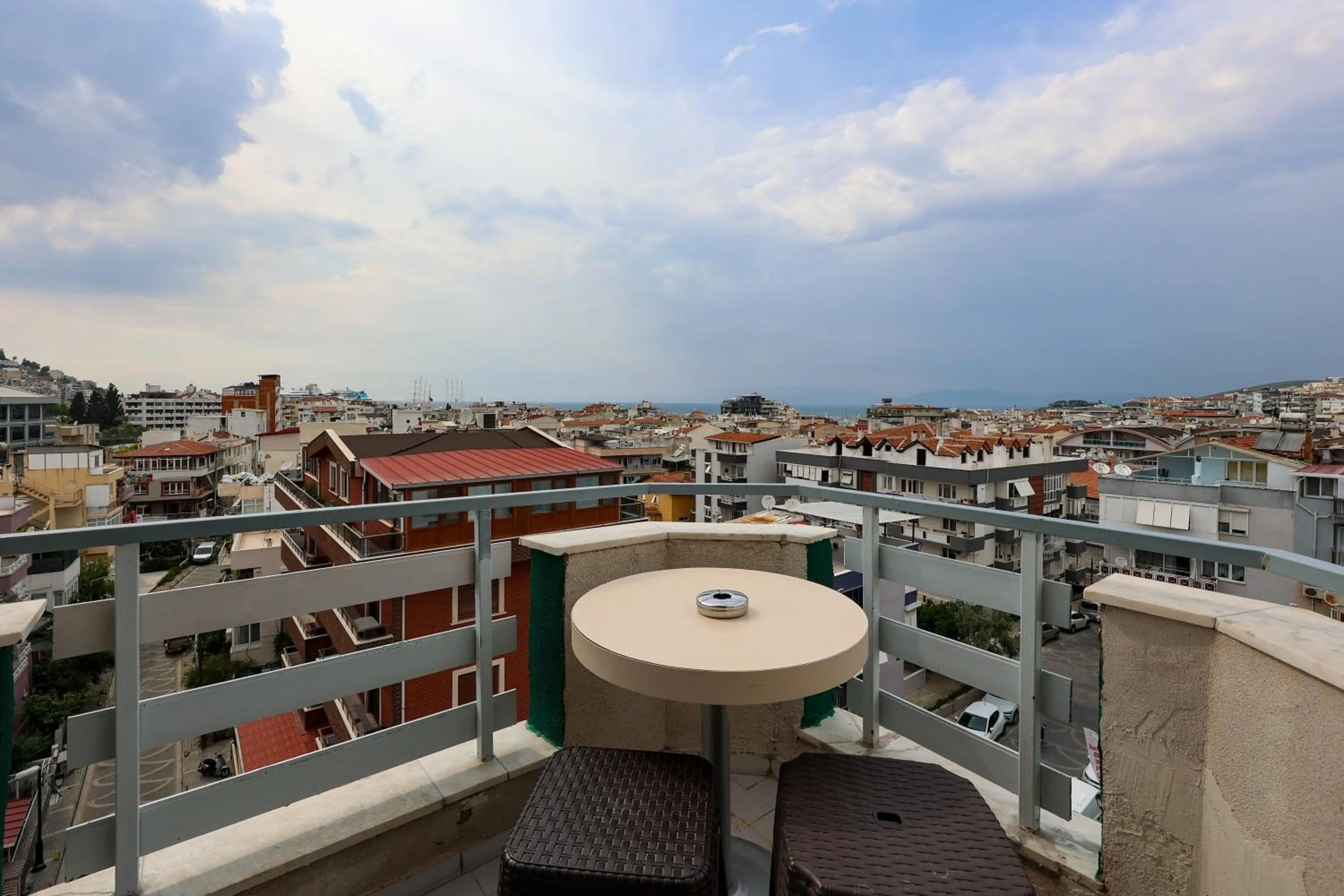 Balcony/Terrace in Hikmethan Otel