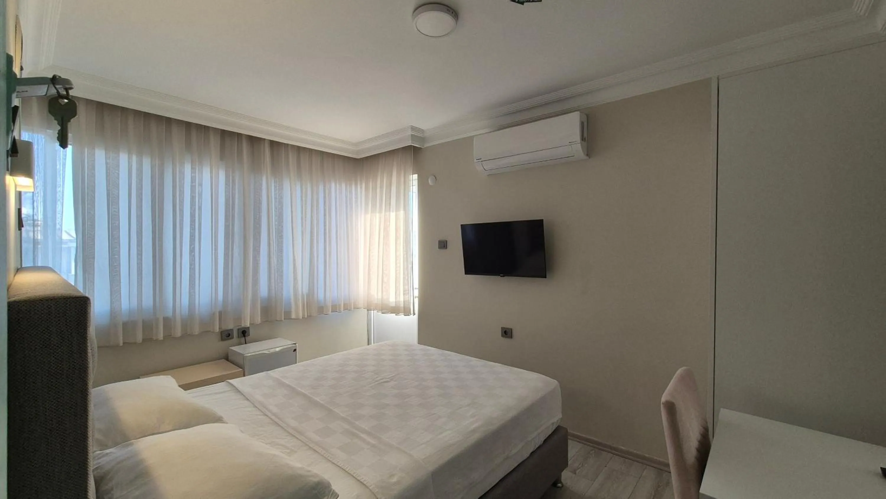 Photo of the whole room, Bed in Hikmethan Otel