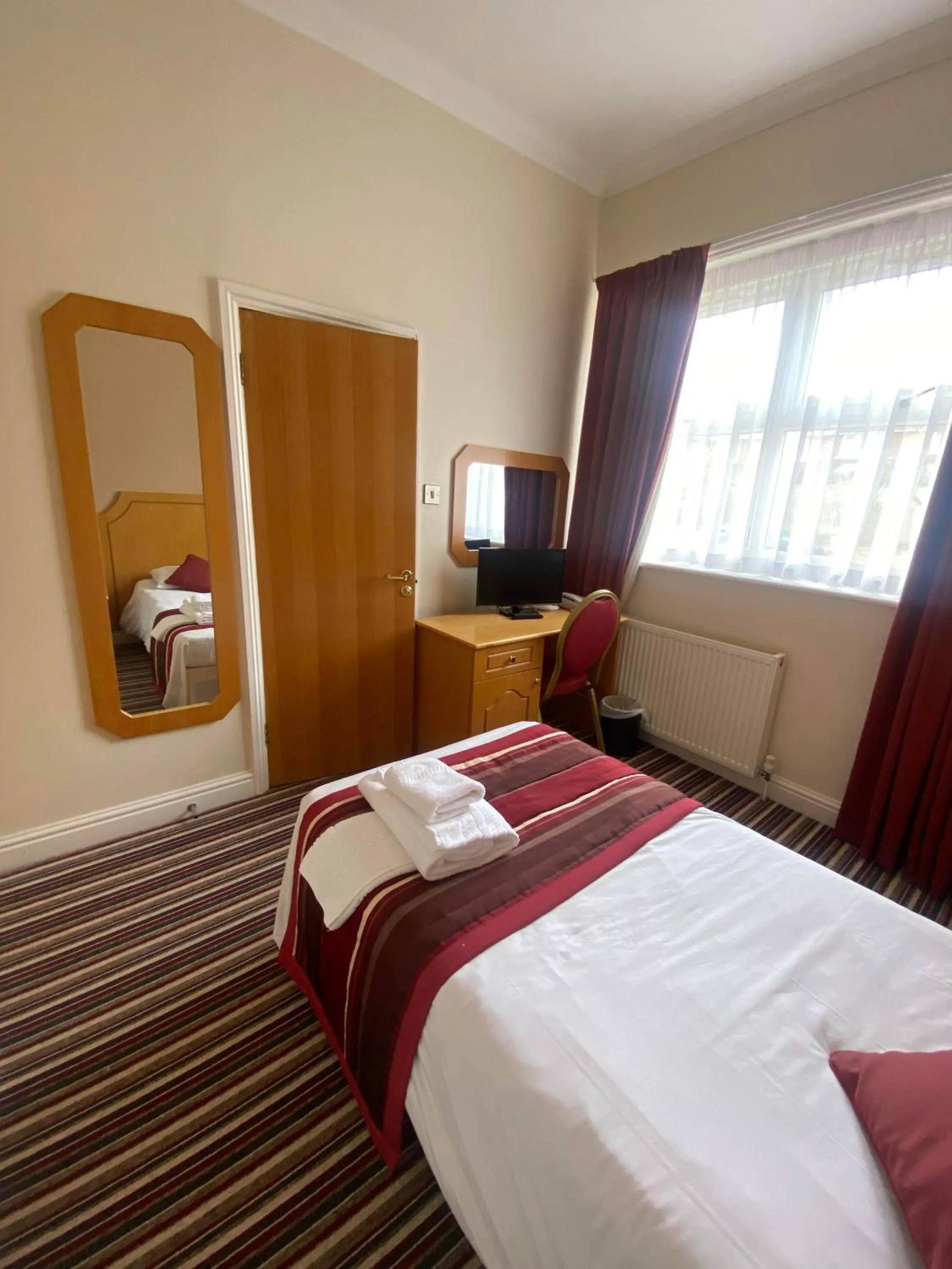 Bed in The Lawn Hotel