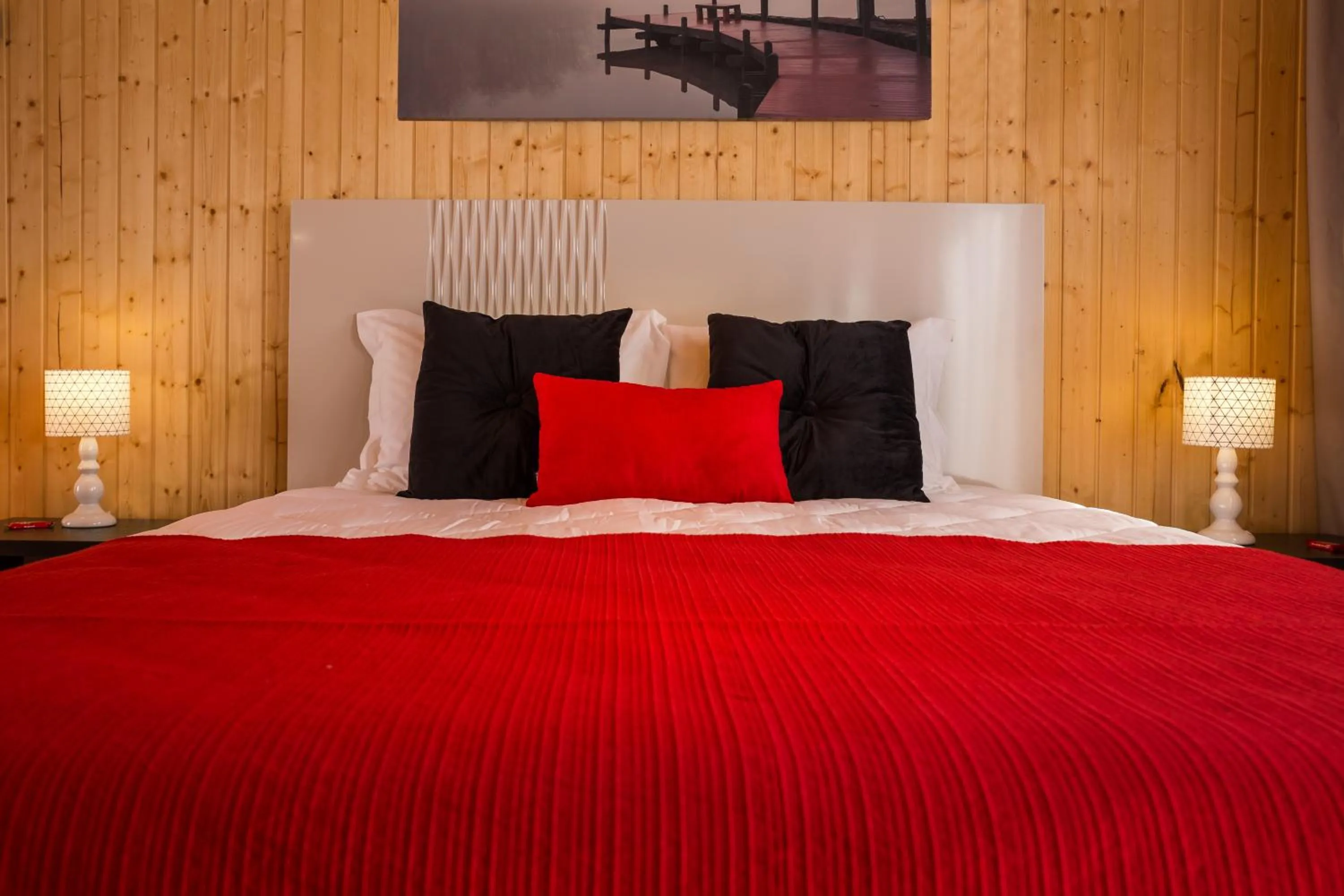 Photo of the whole room, Bed in Monte do Zeca