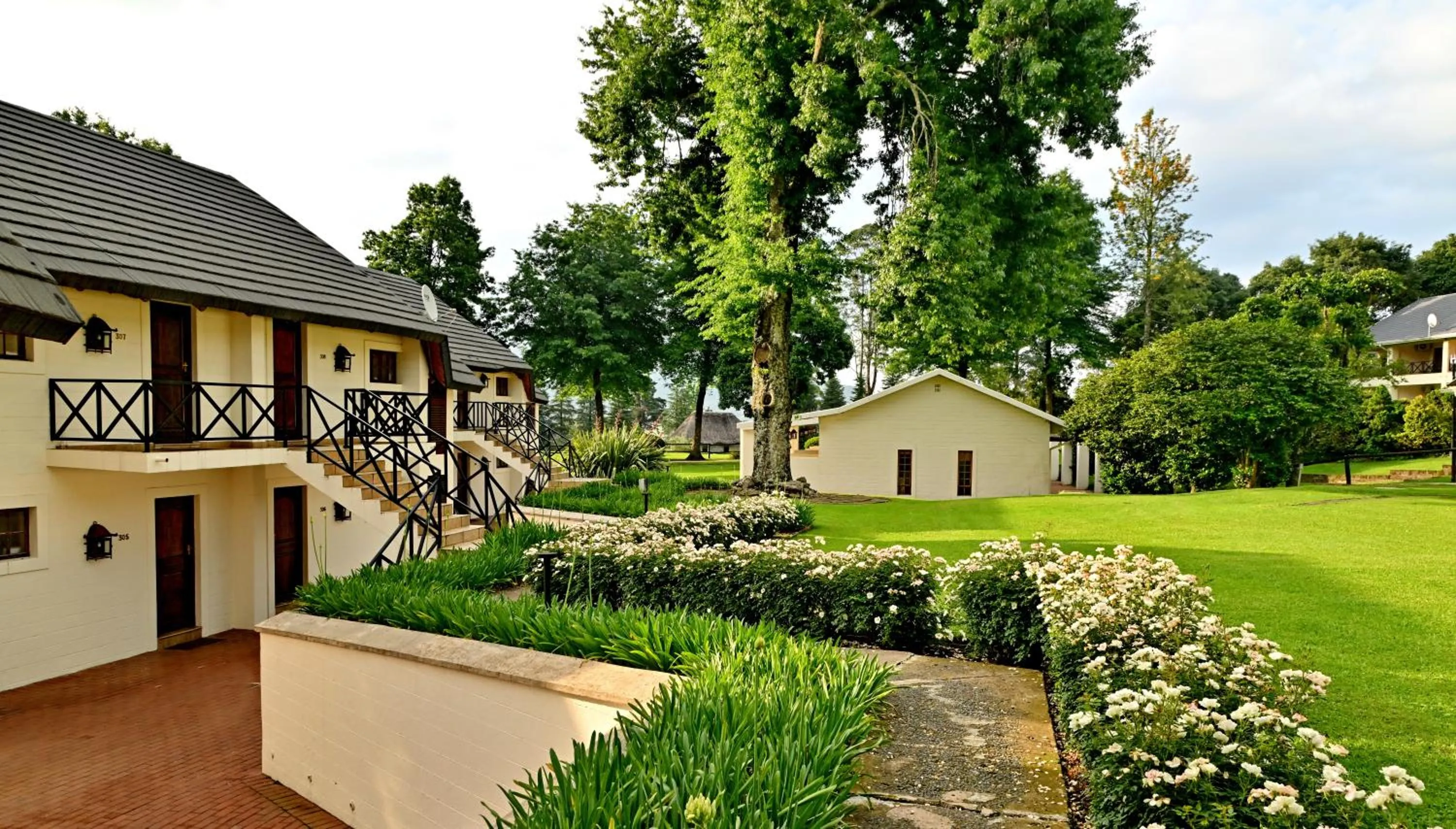 Champagne Castle Hotel