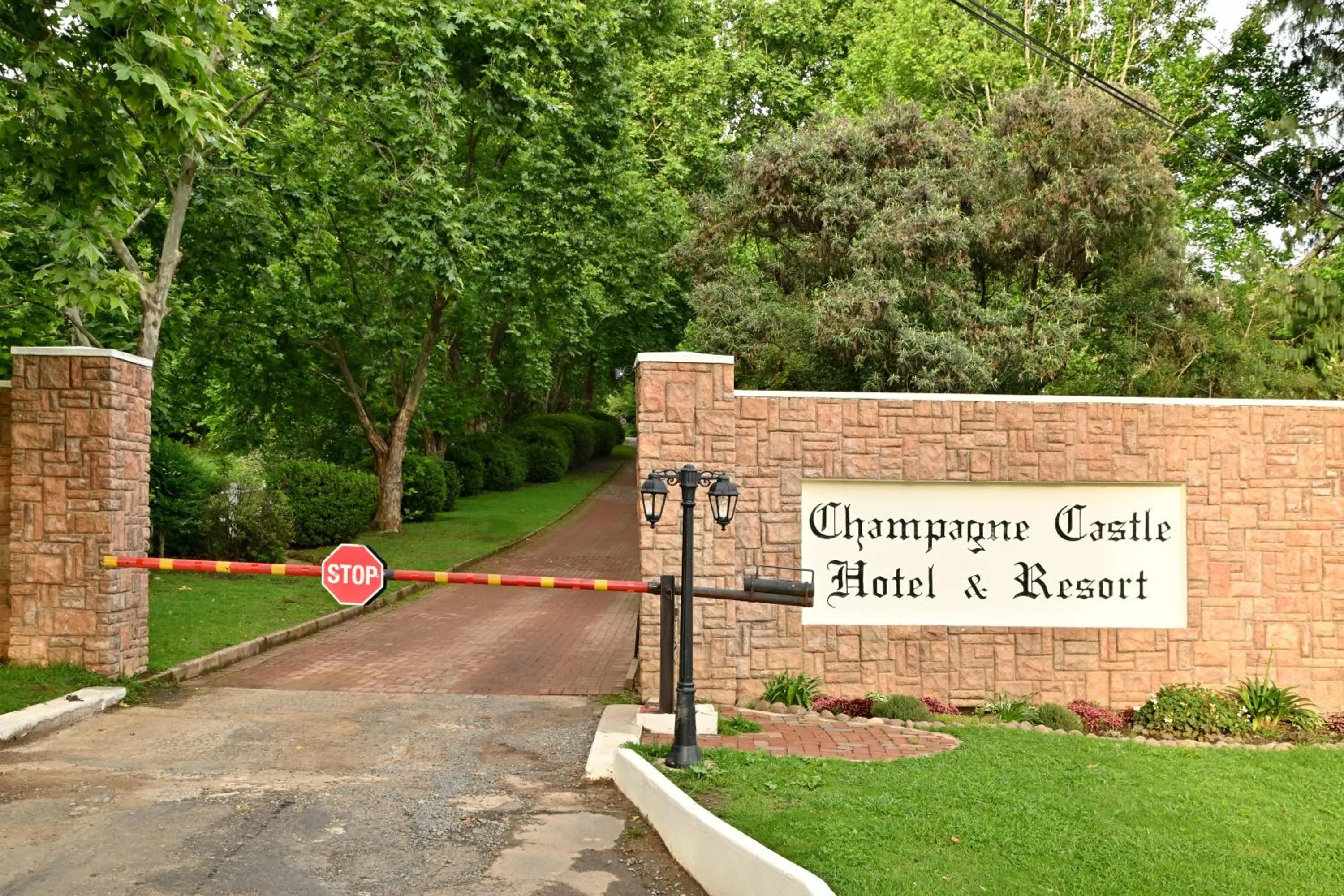 Champagne Castle Hotel