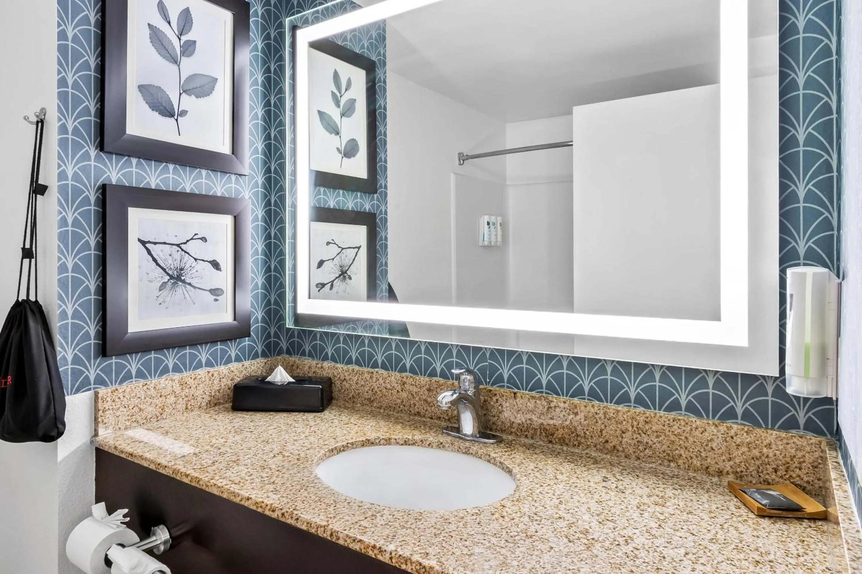 Bedroom in Country Inn & Suites By Radisson, Charleston North, SC