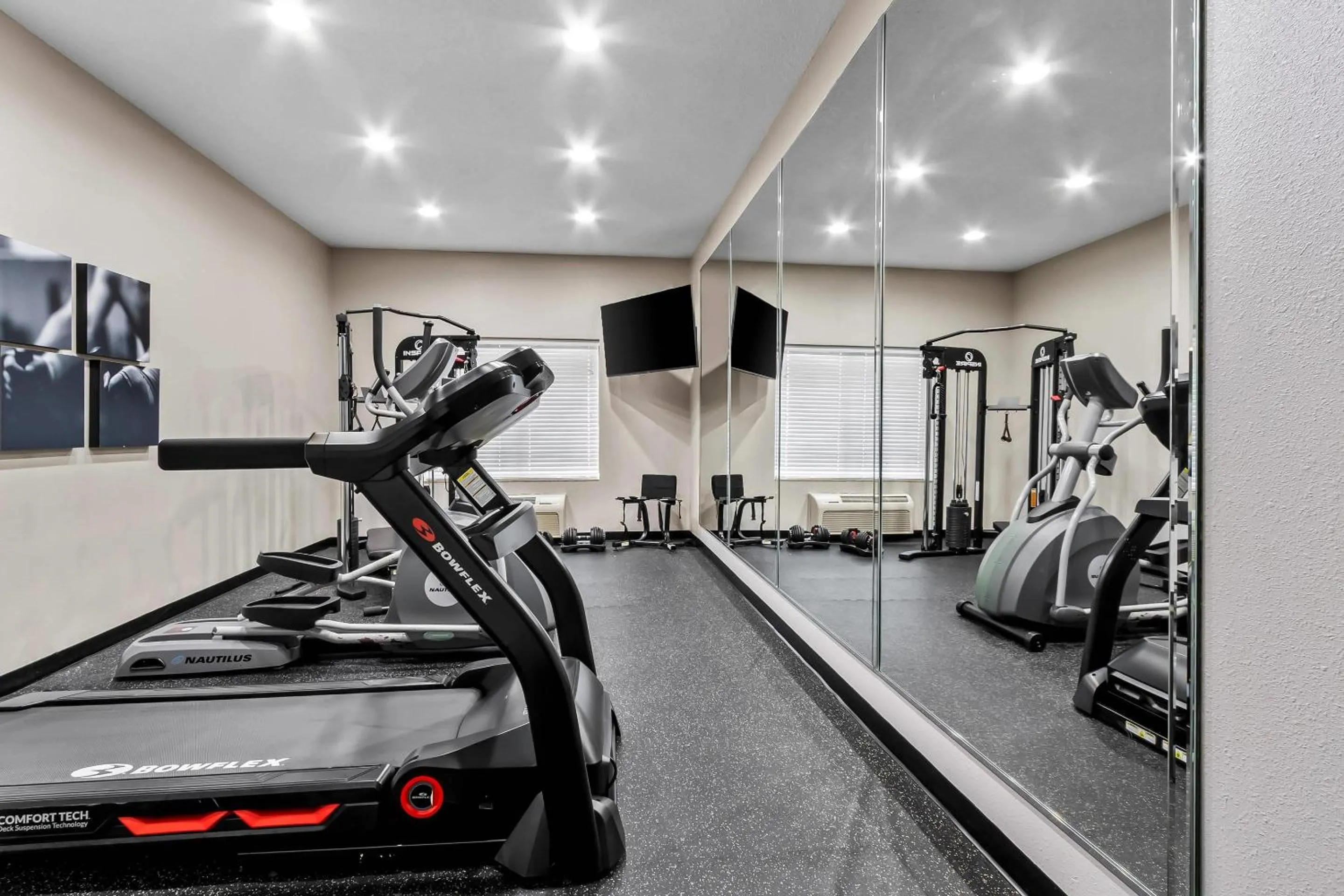 Fitness centre/facilities in Country Inn & Suites By Radisson, Charleston North, SC