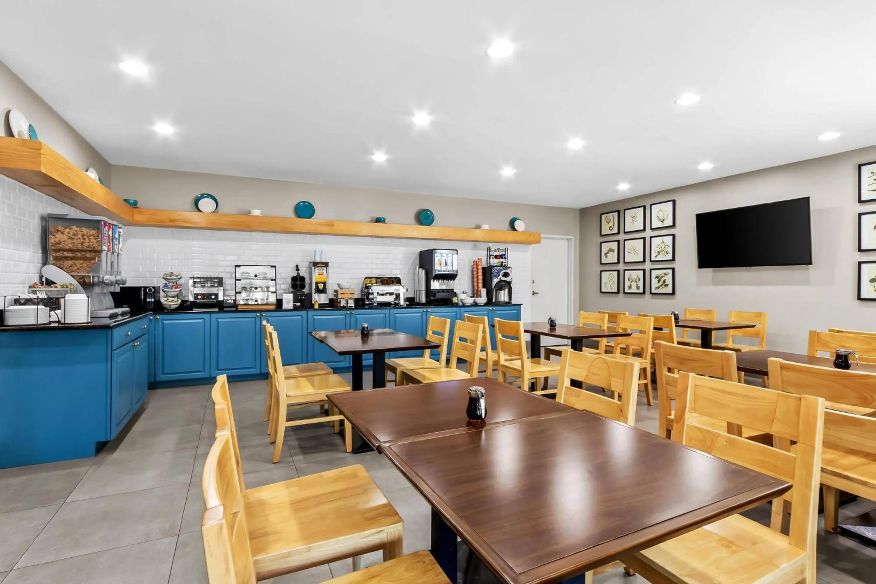 Breakfast in Country Inn & Suites By Radisson, Charleston North, SC