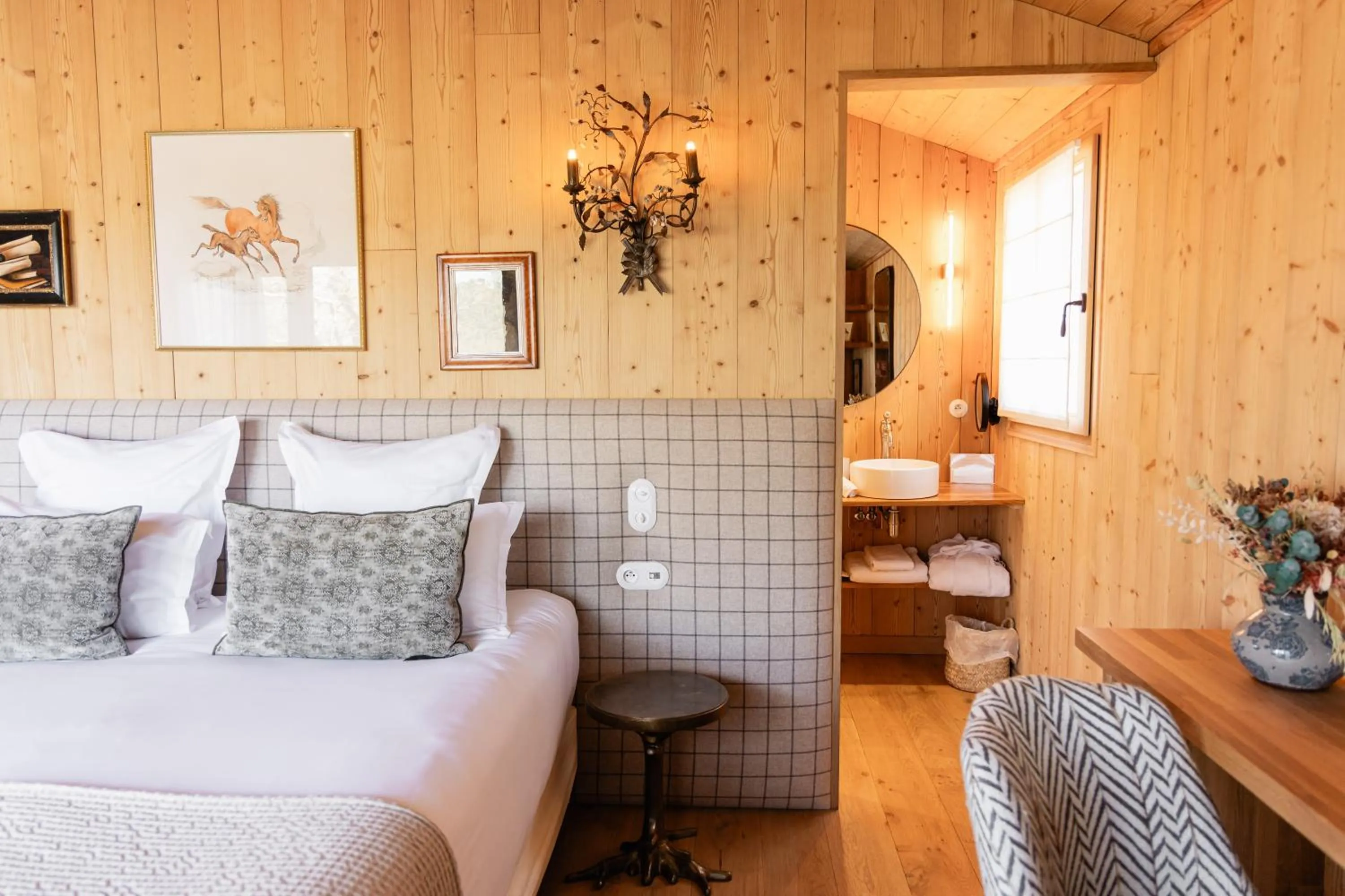 Bed in Château Léognan, Domaine viticole - proche Bordeaux