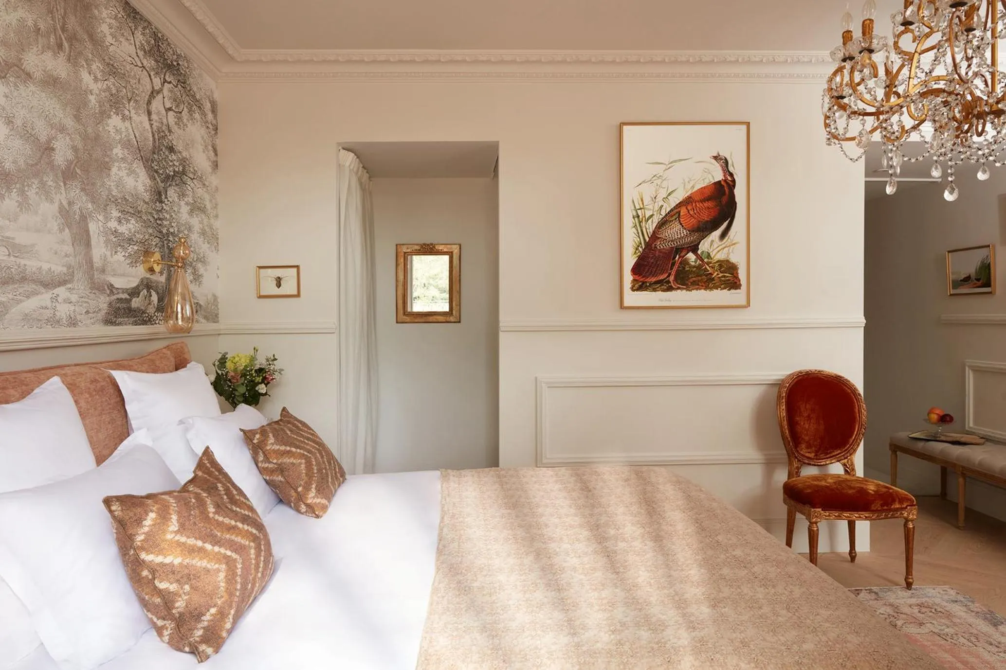 Bedroom, Bed in Château Léognan, Domaine viticole - proche Bordeaux