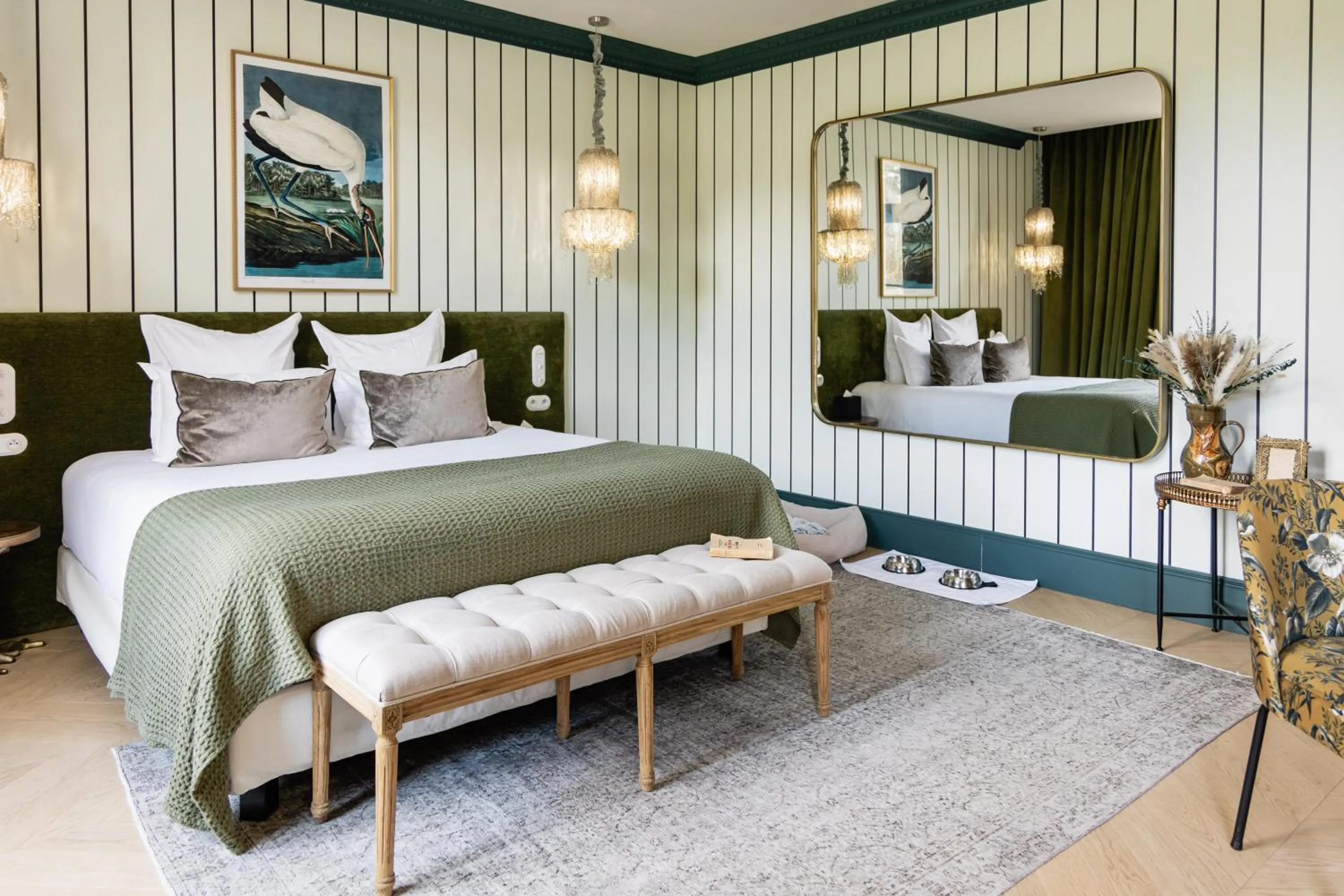 Photo of the whole room, Bed in Château Léognan, Domaine viticole - proche Bordeaux