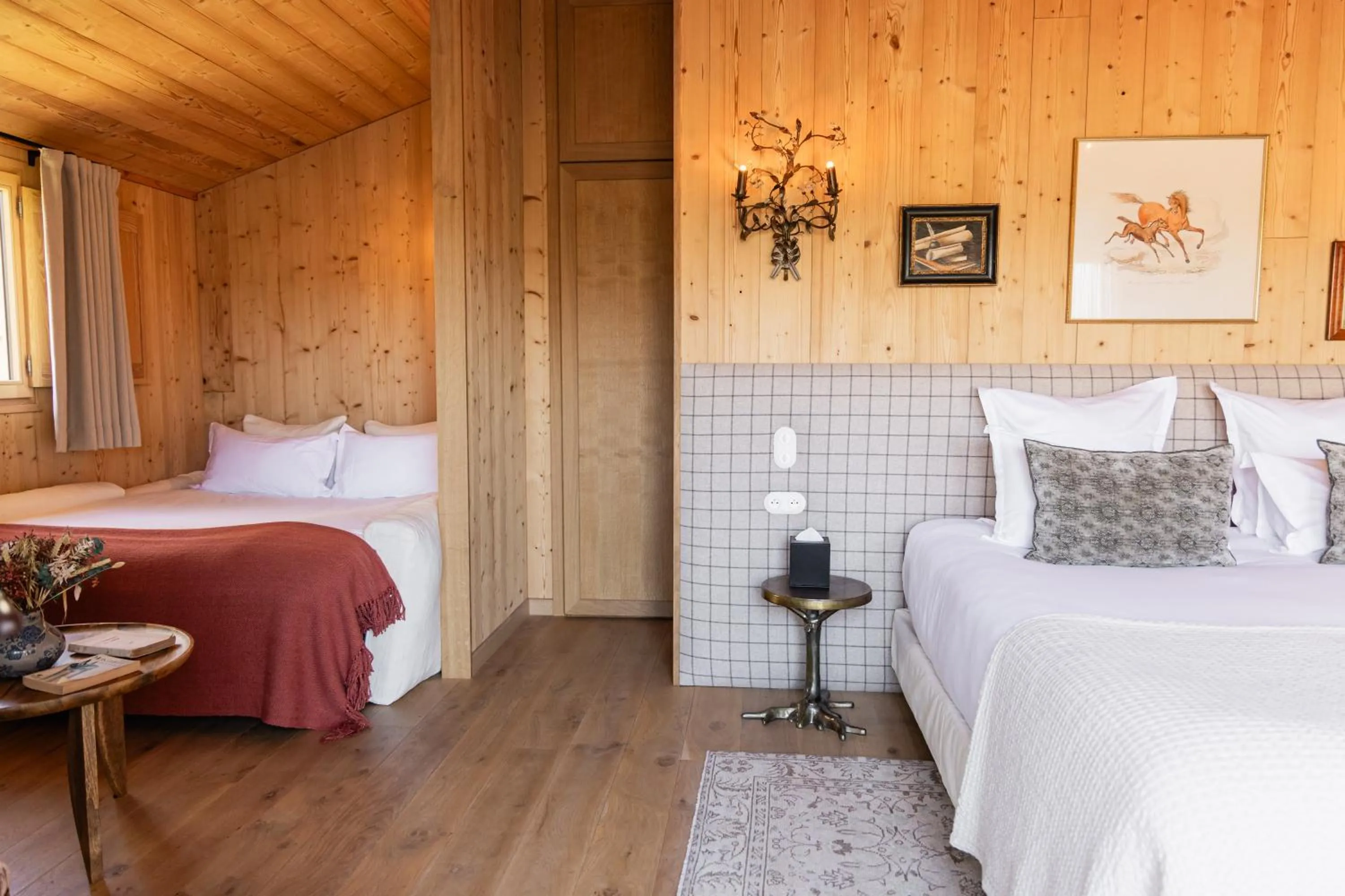 Photo of the whole room, Bed in Château Léognan, Domaine viticole - proche Bordeaux