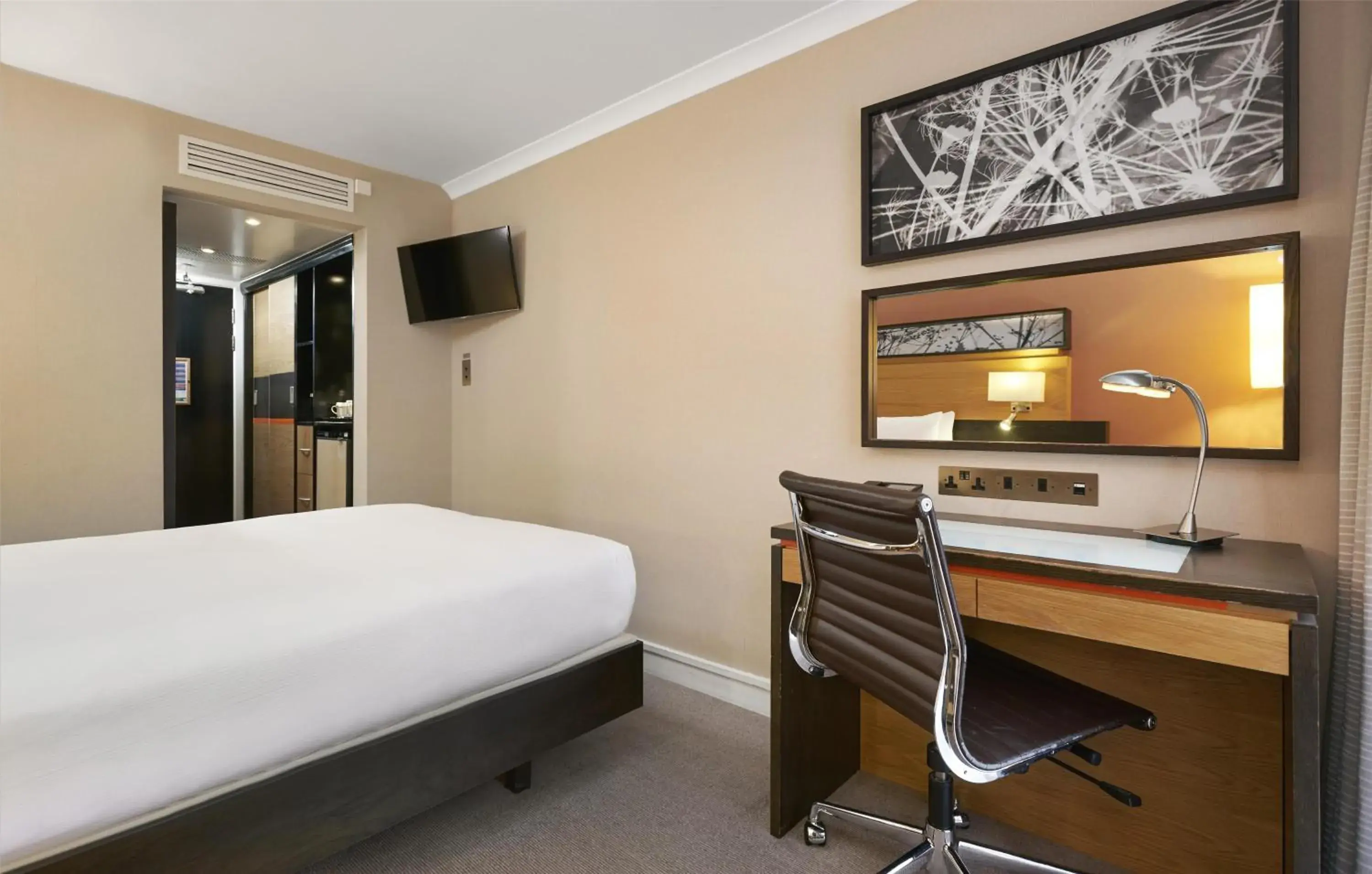 Single Room in Hilton London Kensington Hotel Single Room in Hilton London Kensington Hotel