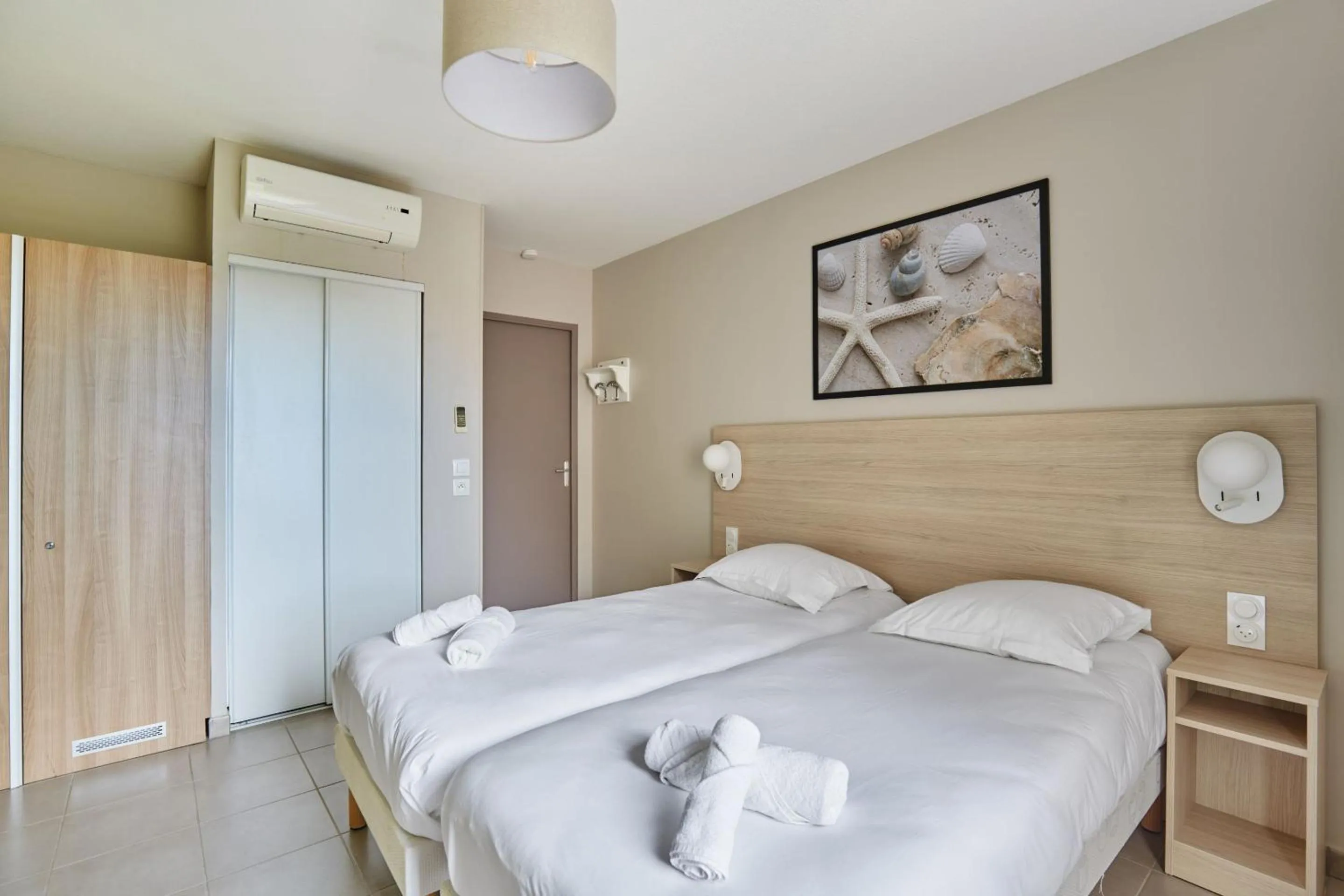 Bedroom, Bed in Résidence Odalys Les Océanides