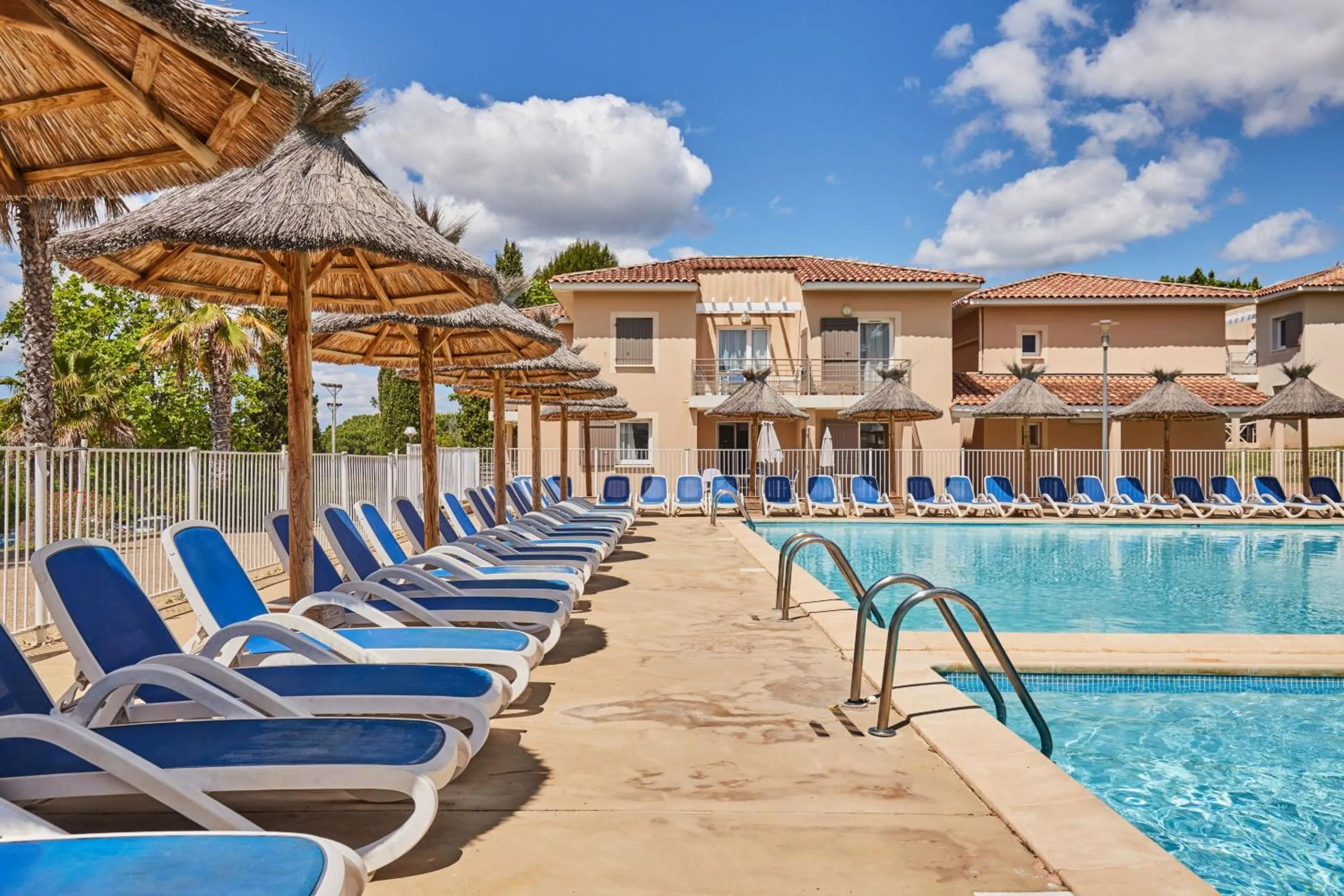Swimming pool in Résidence Odalys Les Océanides