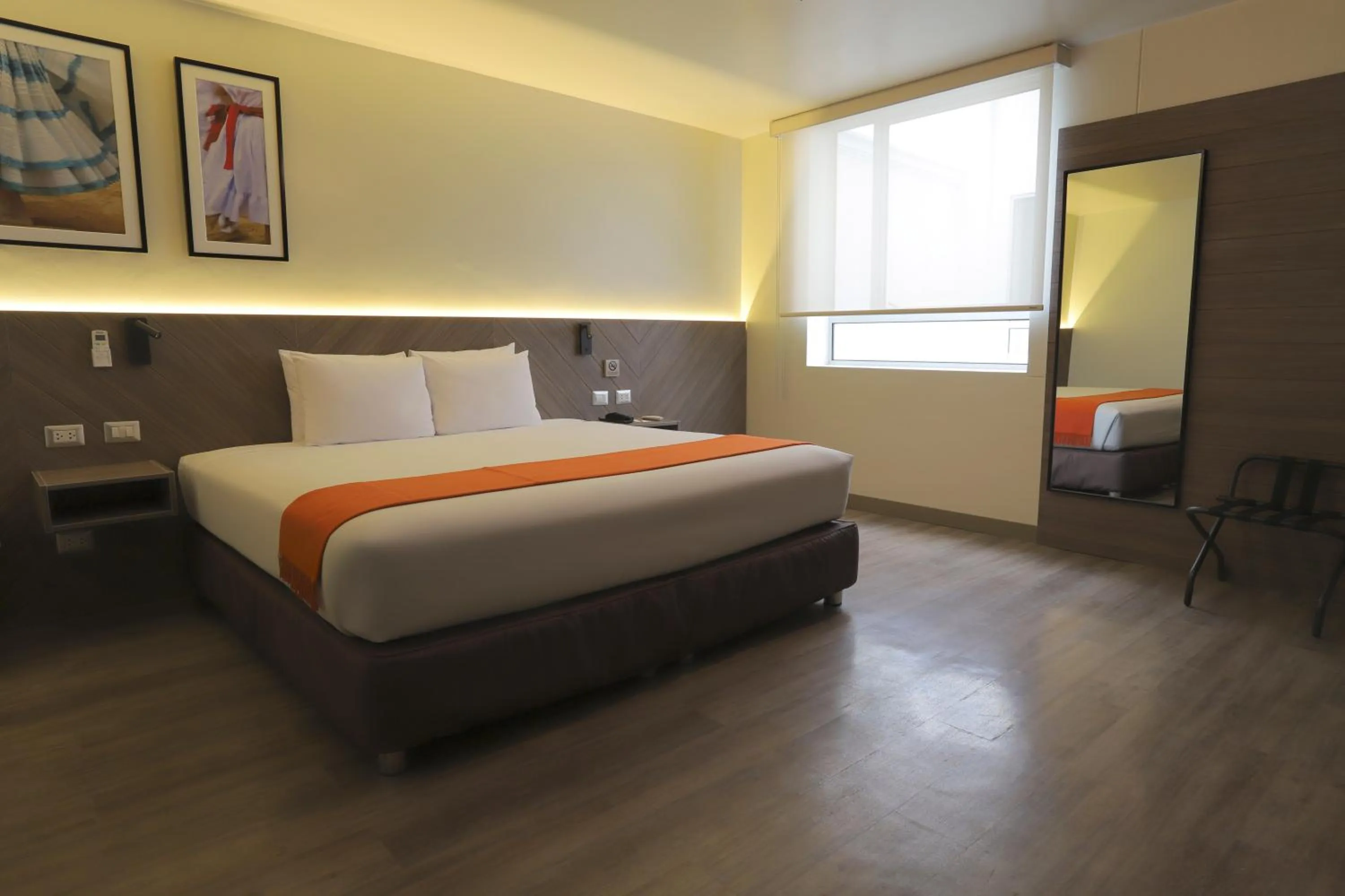 Shower, Bed in Casa Andina Standard Trujillo Plaza