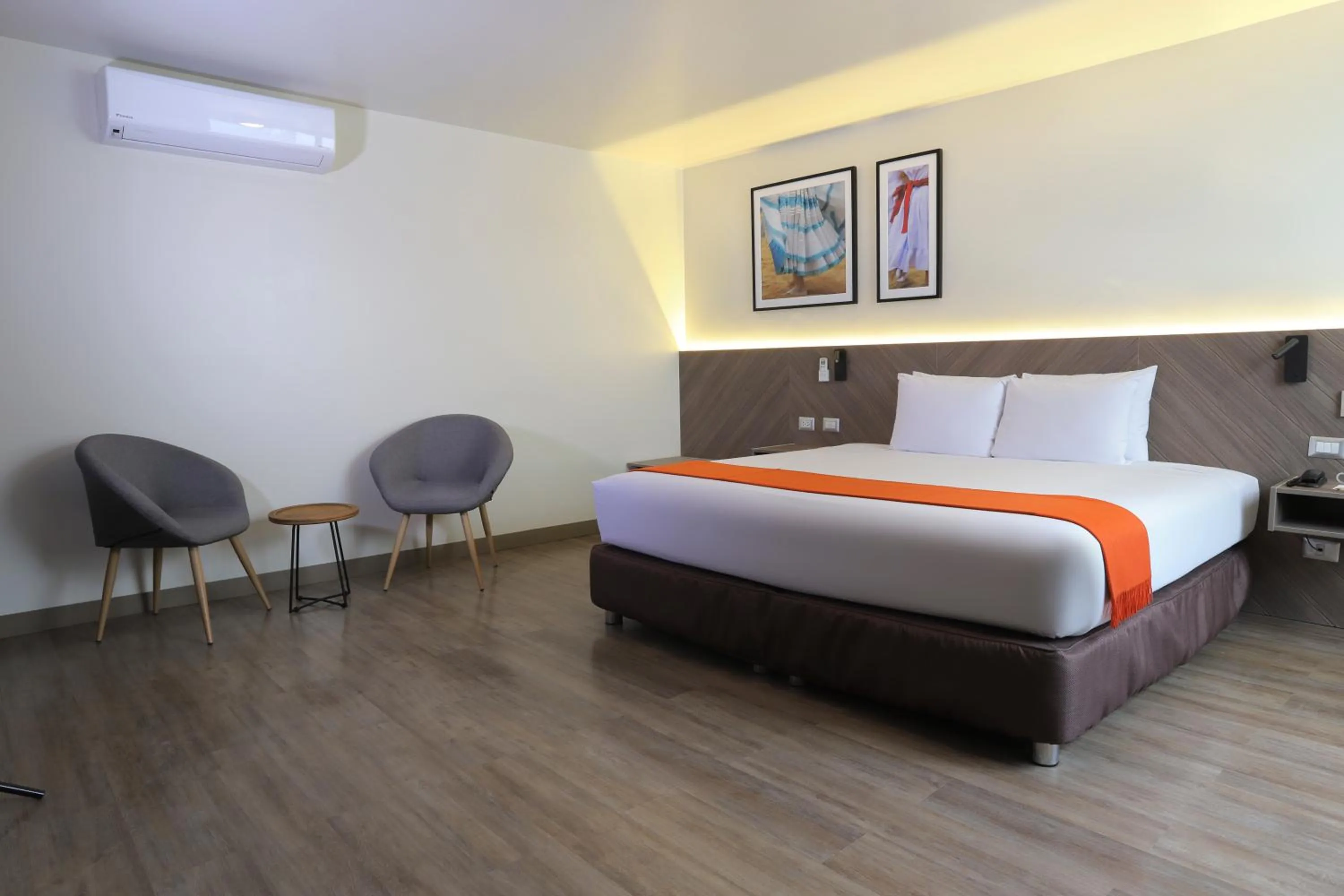 Shower, Bed in Casa Andina Standard Trujillo Plaza