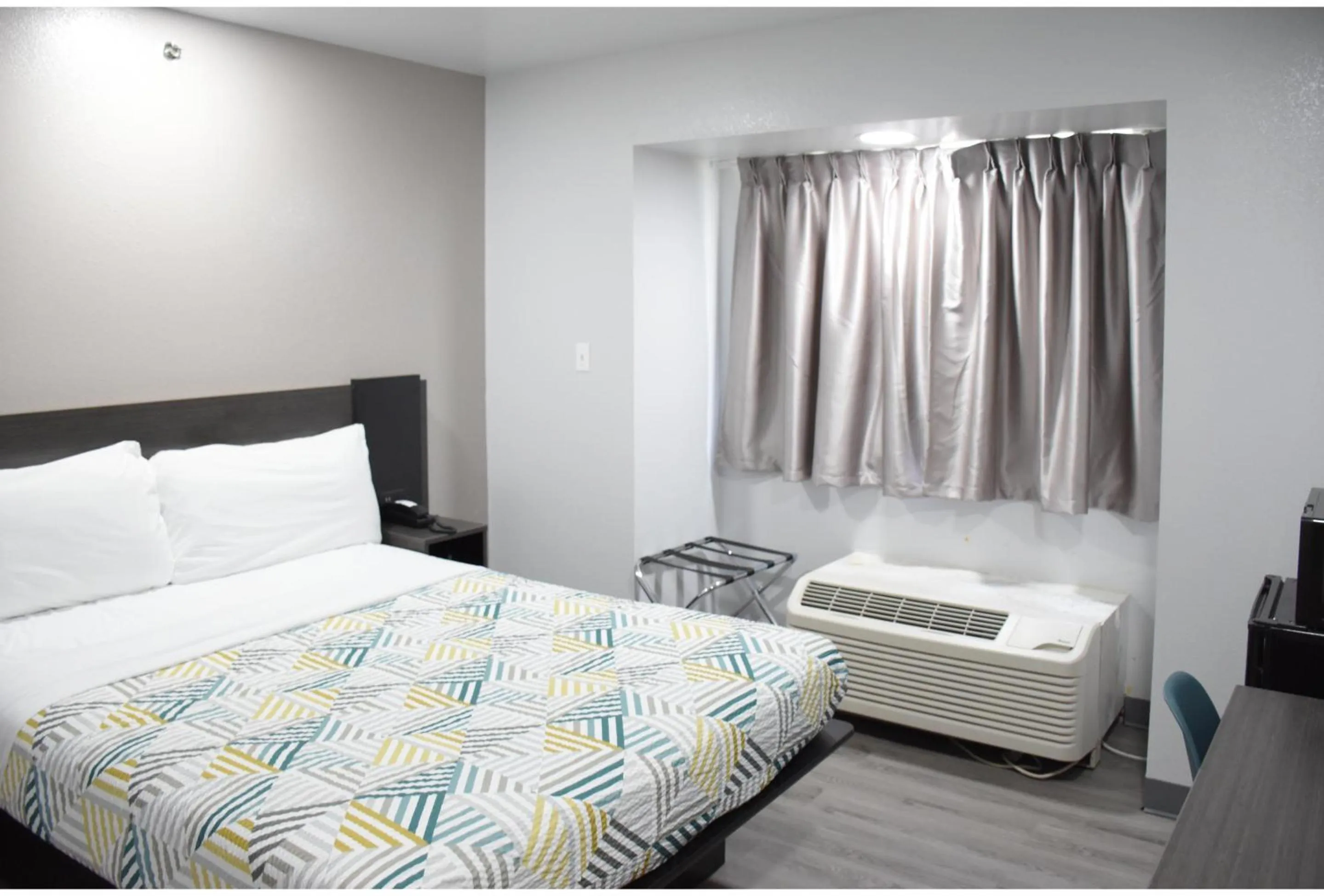 Bedroom, Bed in Motel 6 Idabel, OK