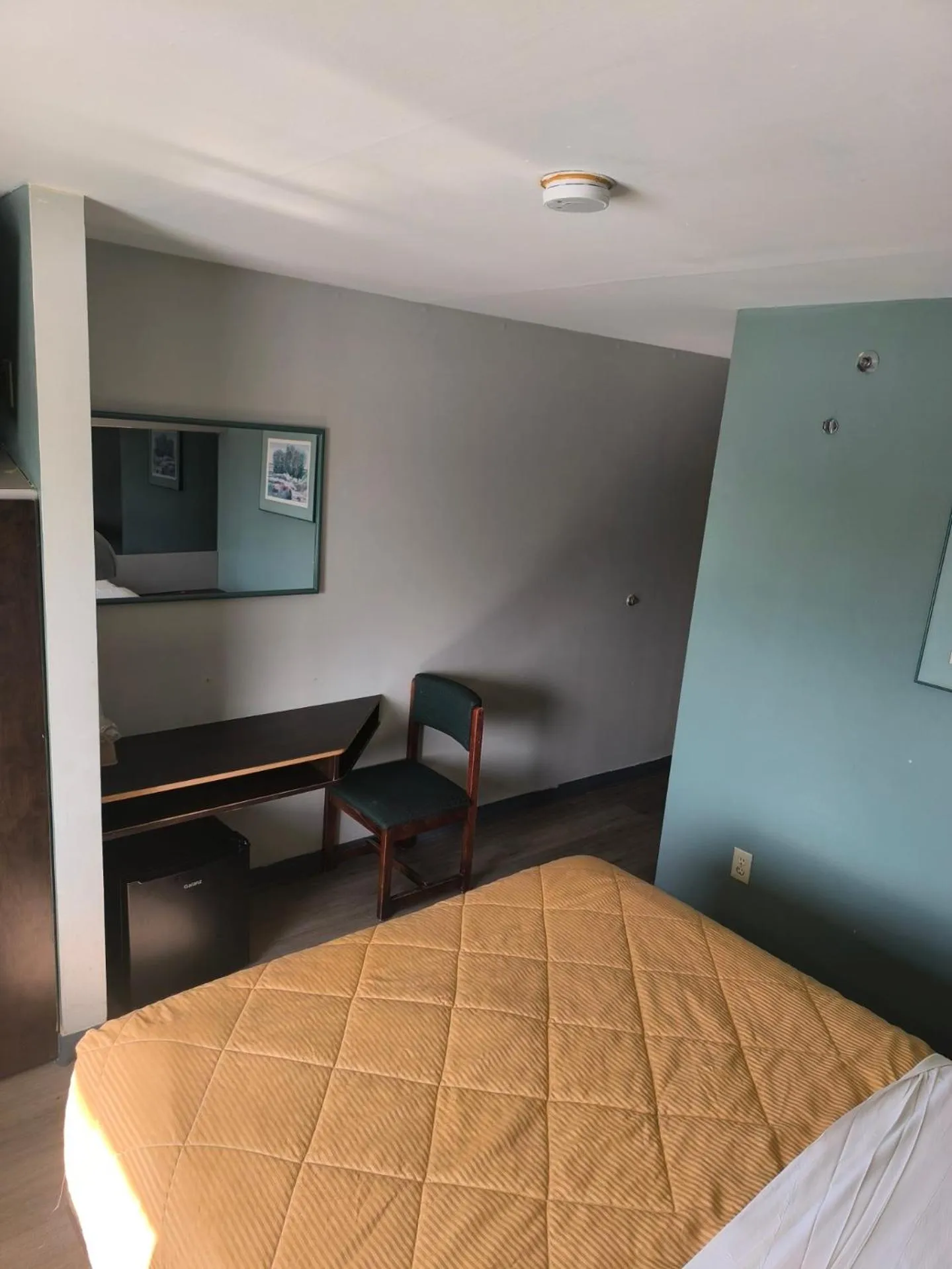 Bedroom, Bed in America's Inn - Birmingham