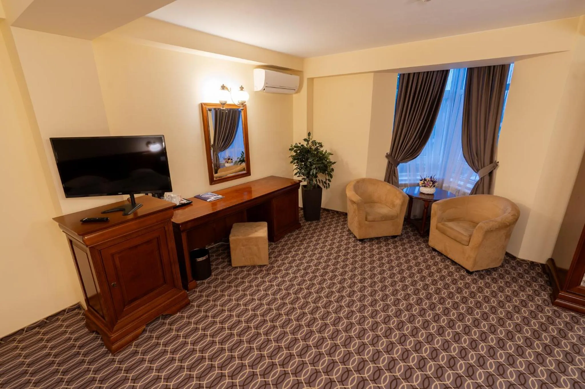 Communal lounge/ TV room in Hotel Dorna