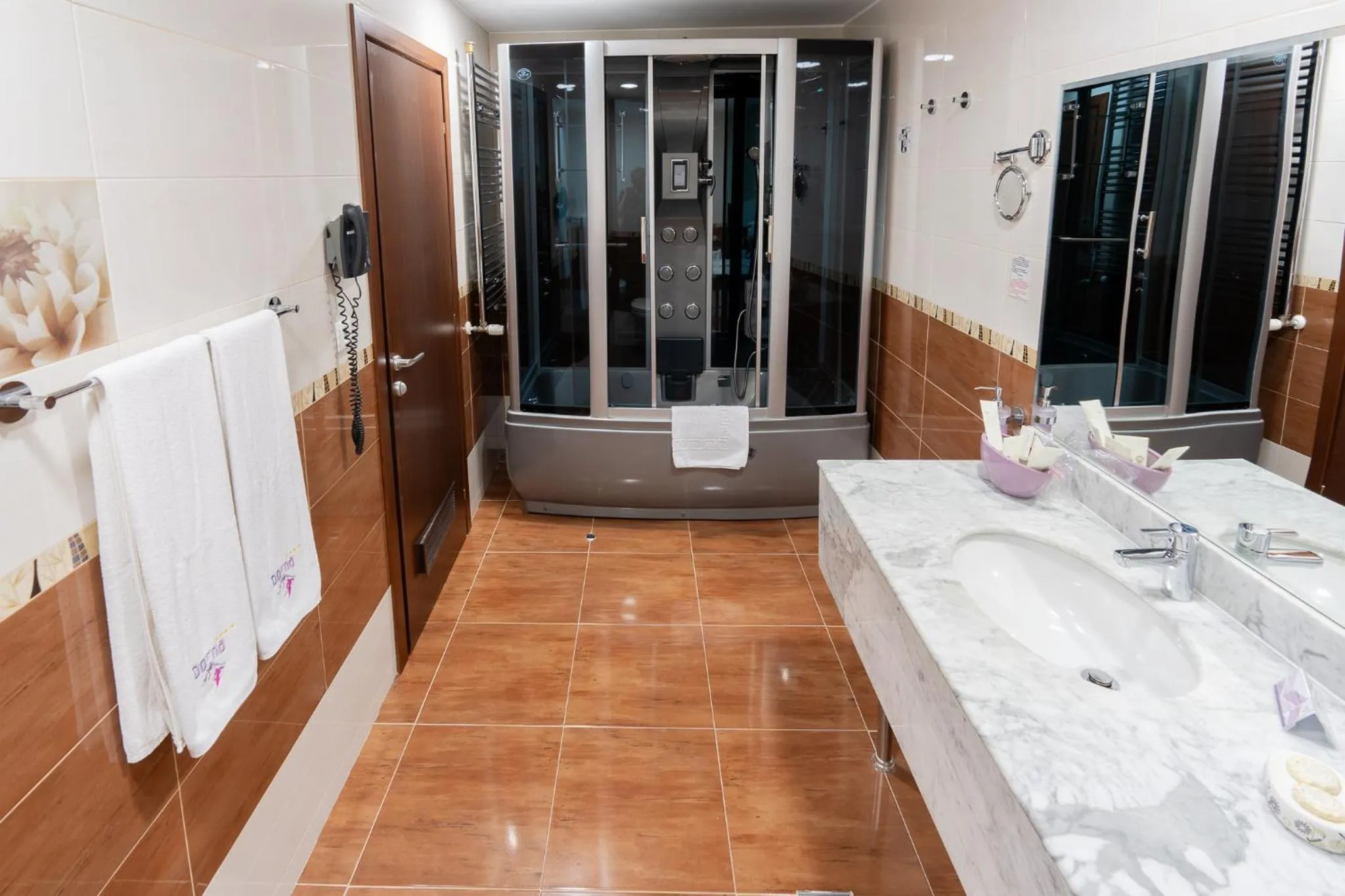 Shower in Hotel Dorna