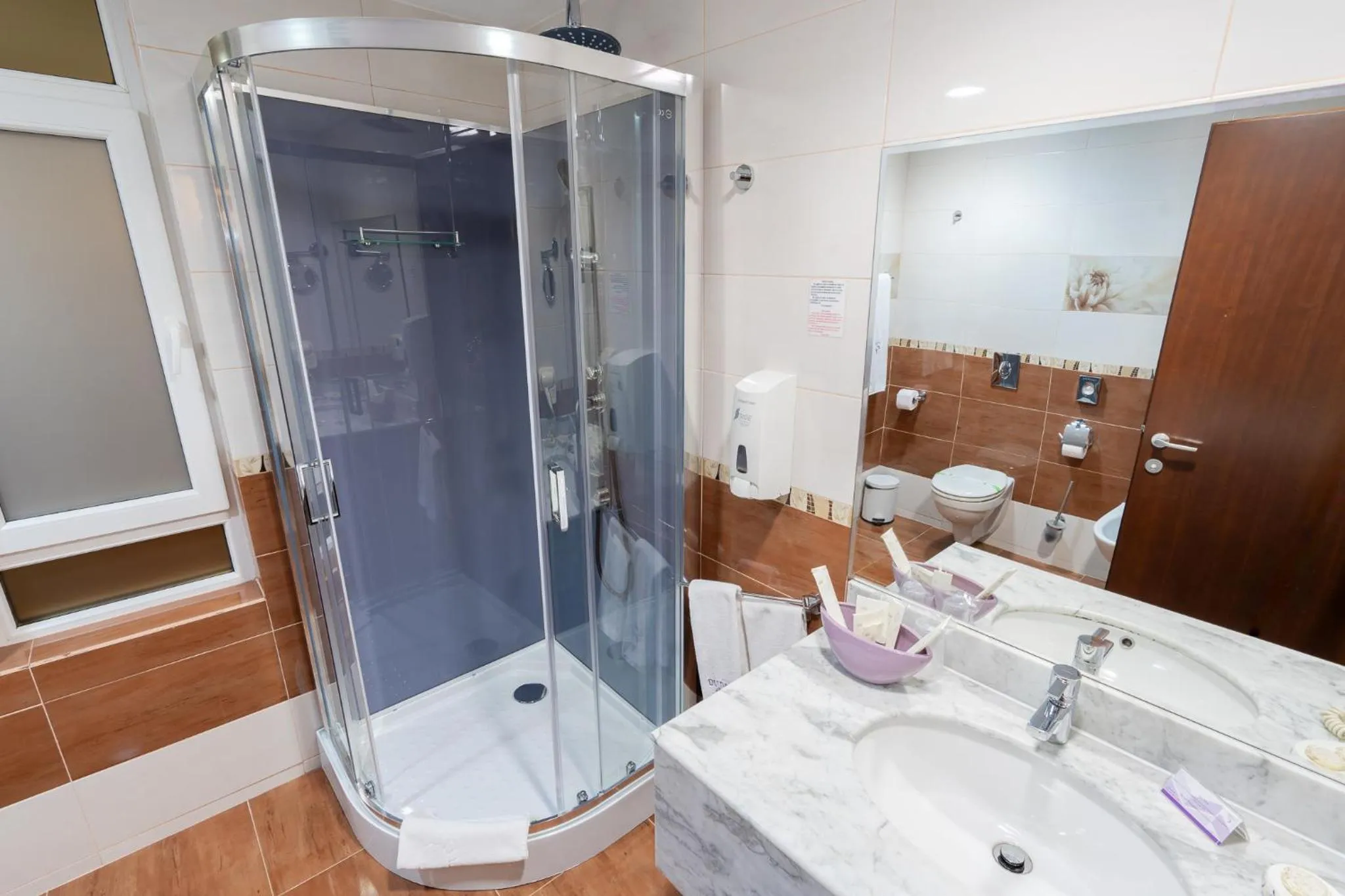 Shower in Hotel Dorna