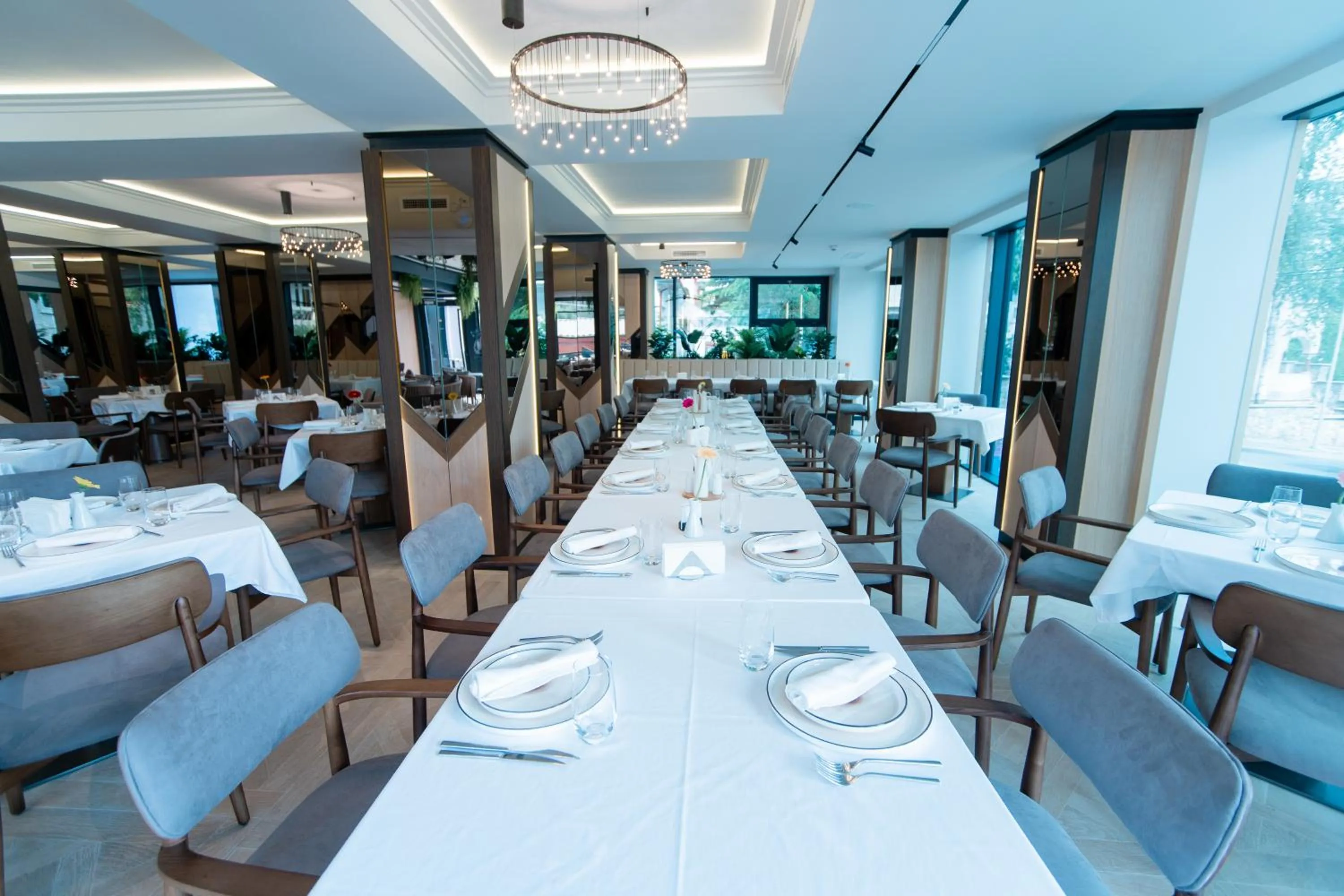 Restaurant/places to eat in Hotel Dorna
