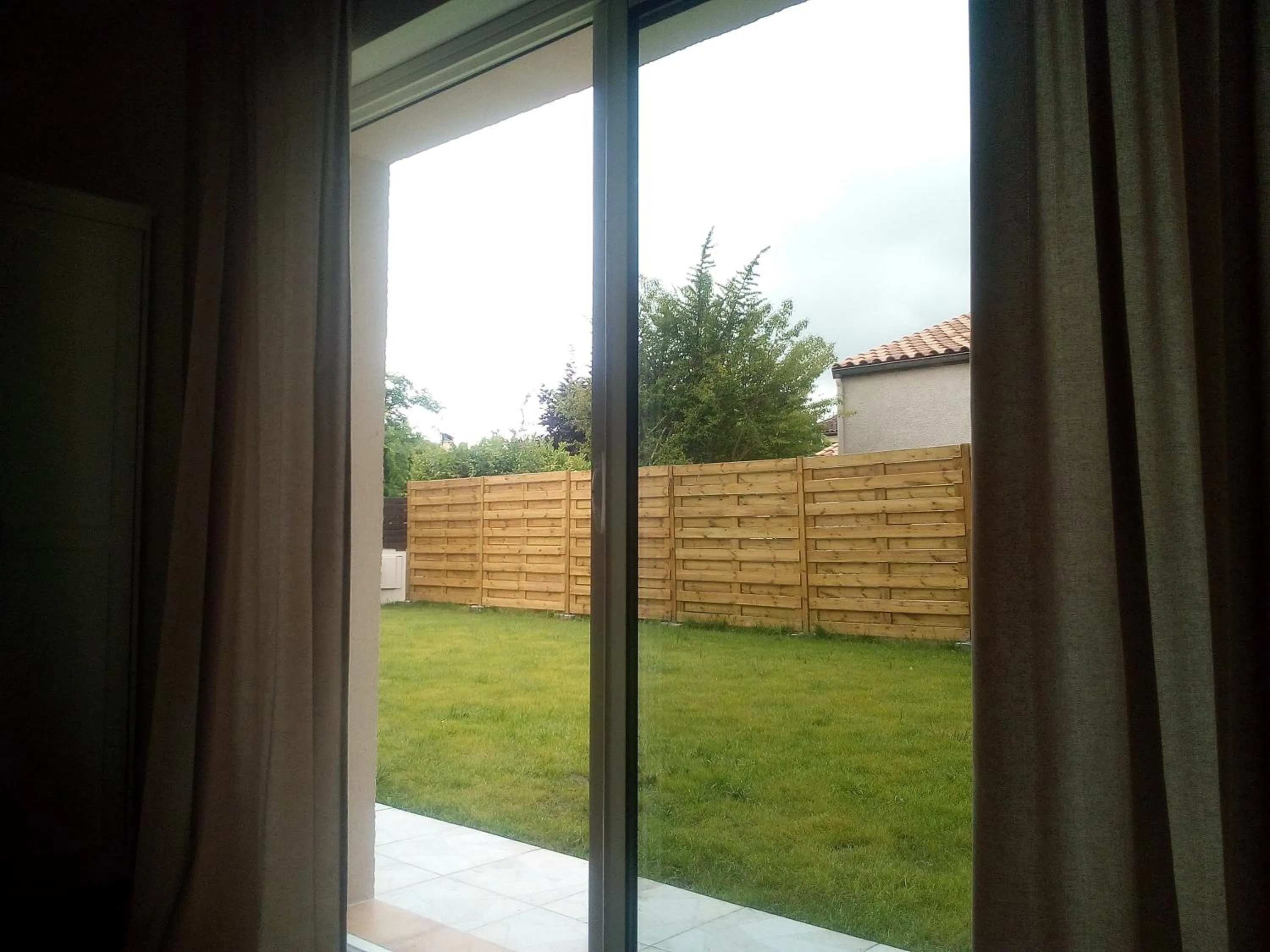 Photo of the whole room in Hôtes de Libourne