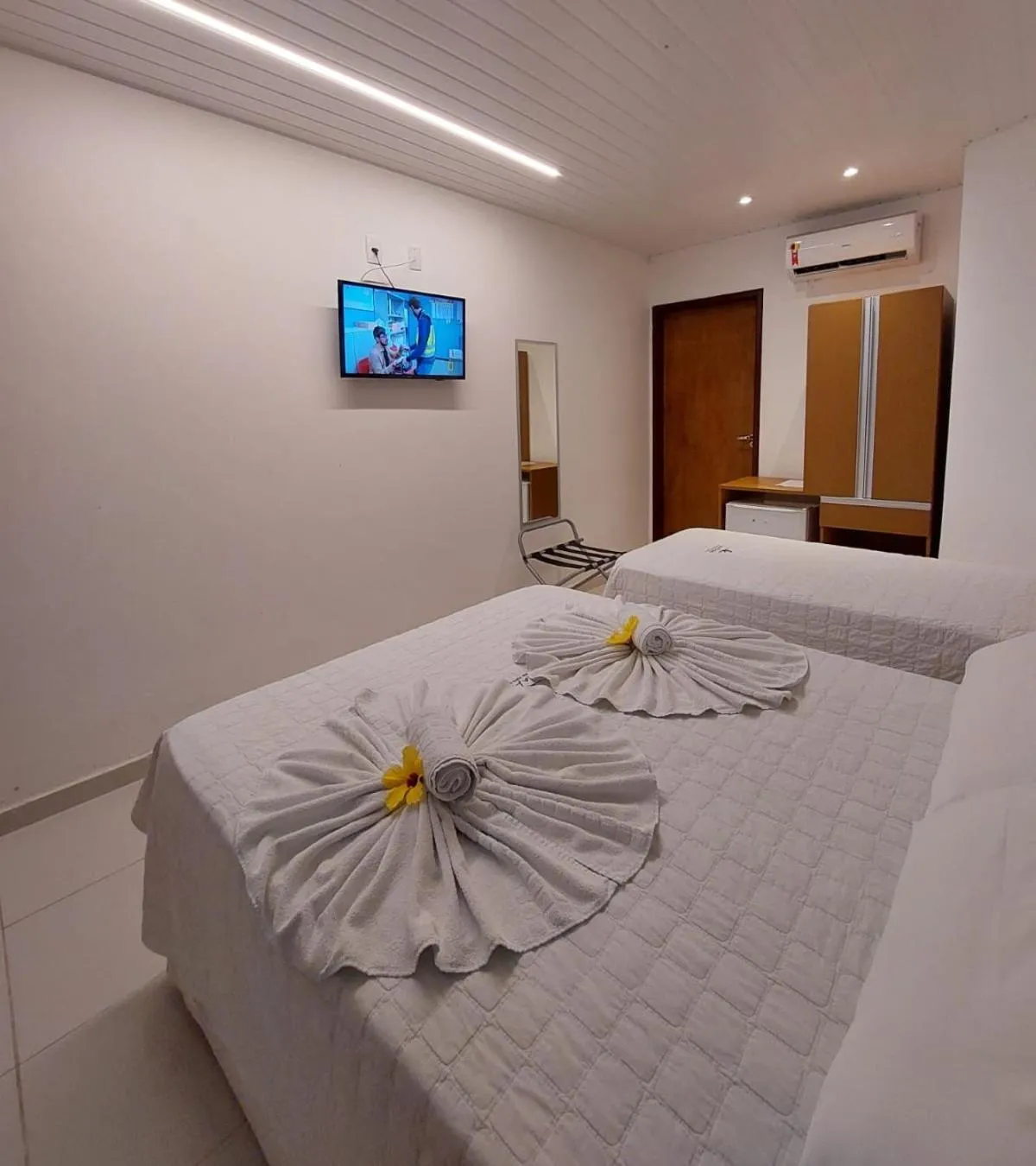 Photo of the whole room, Bed in Pousada Lua Azul