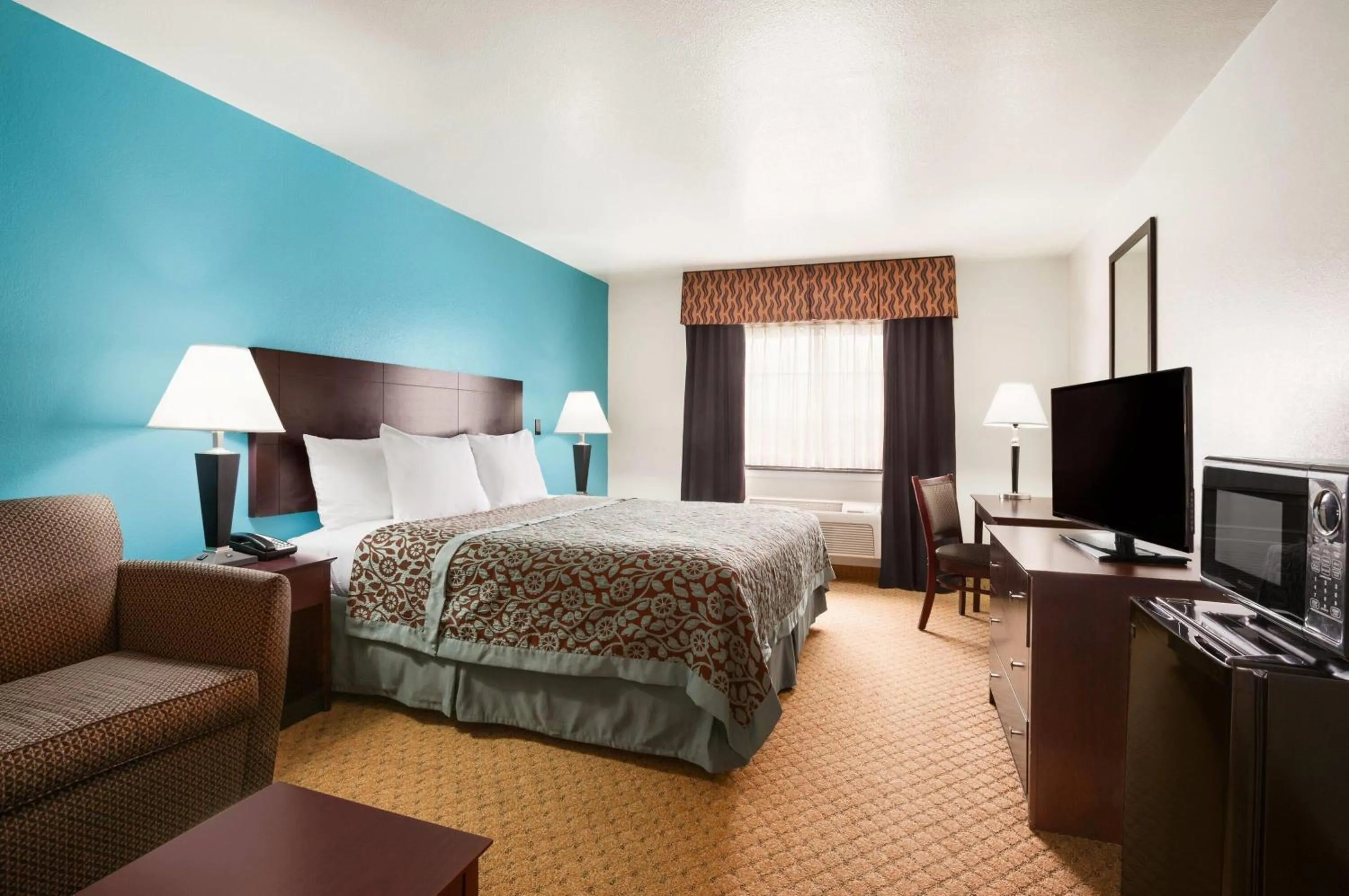 Photo of the whole room, Bed in Days Inn & Suites by Wyndham Conroe North
