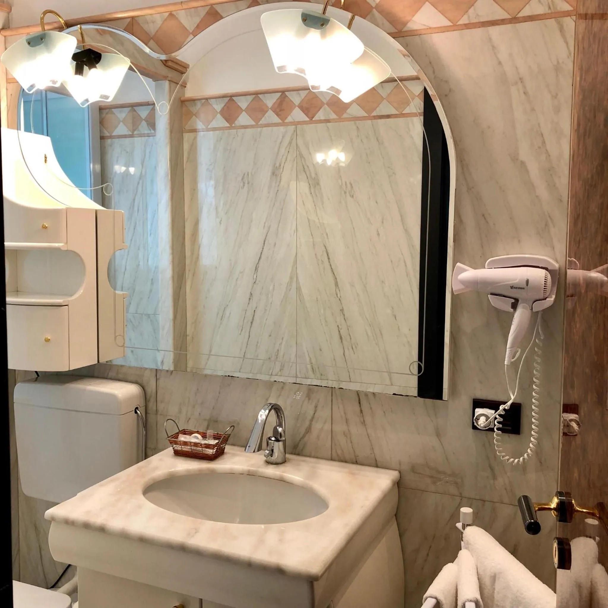 Bathroom in B&B Family First