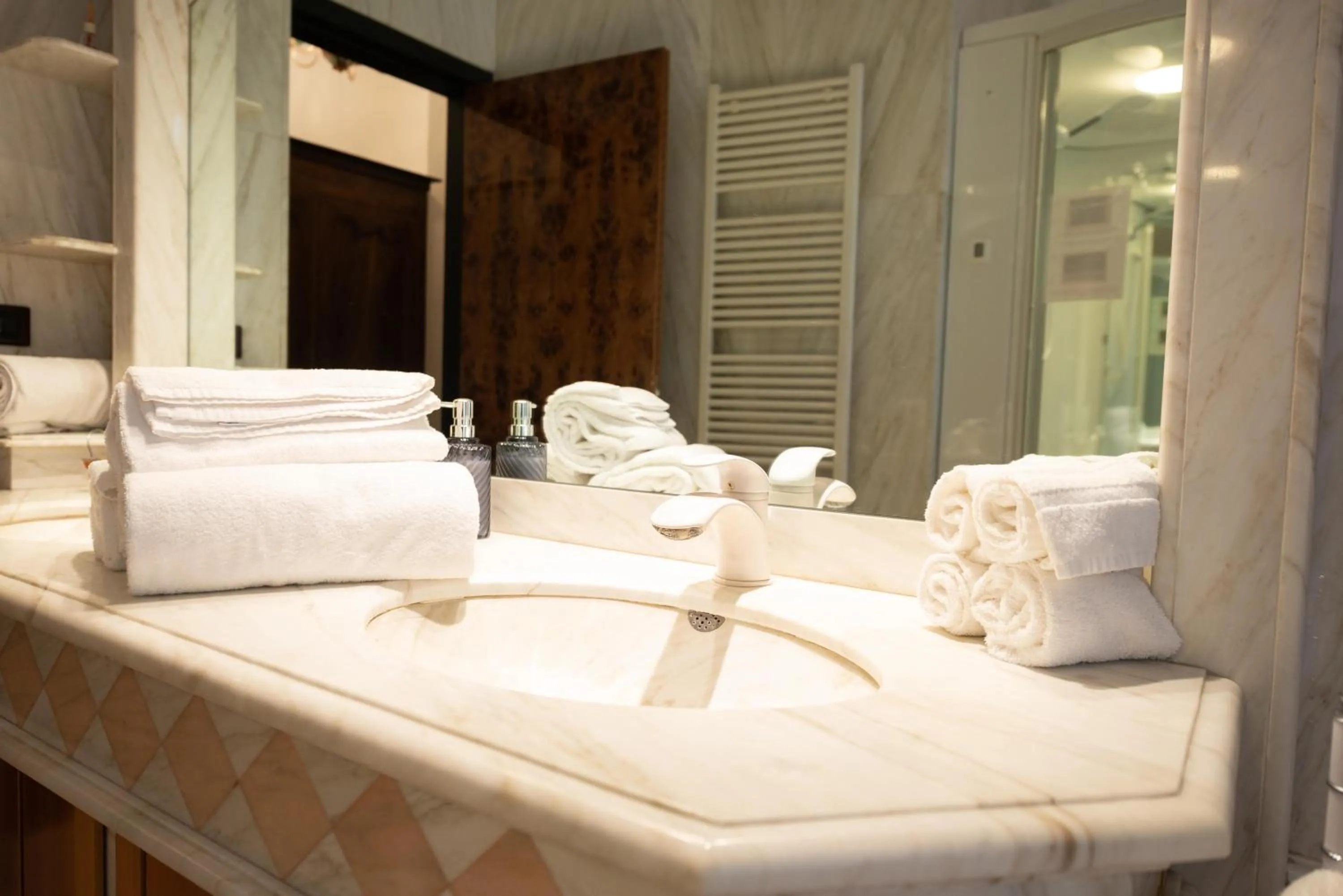 Bathroom, Bed in B&B Family First