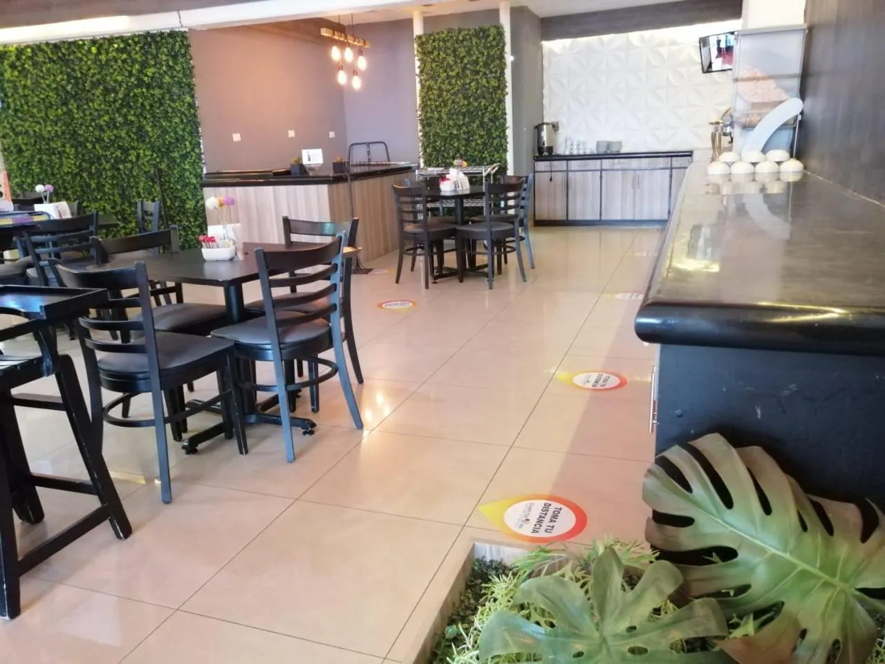 Restaurant/places to eat in Hotel Campestre Inn