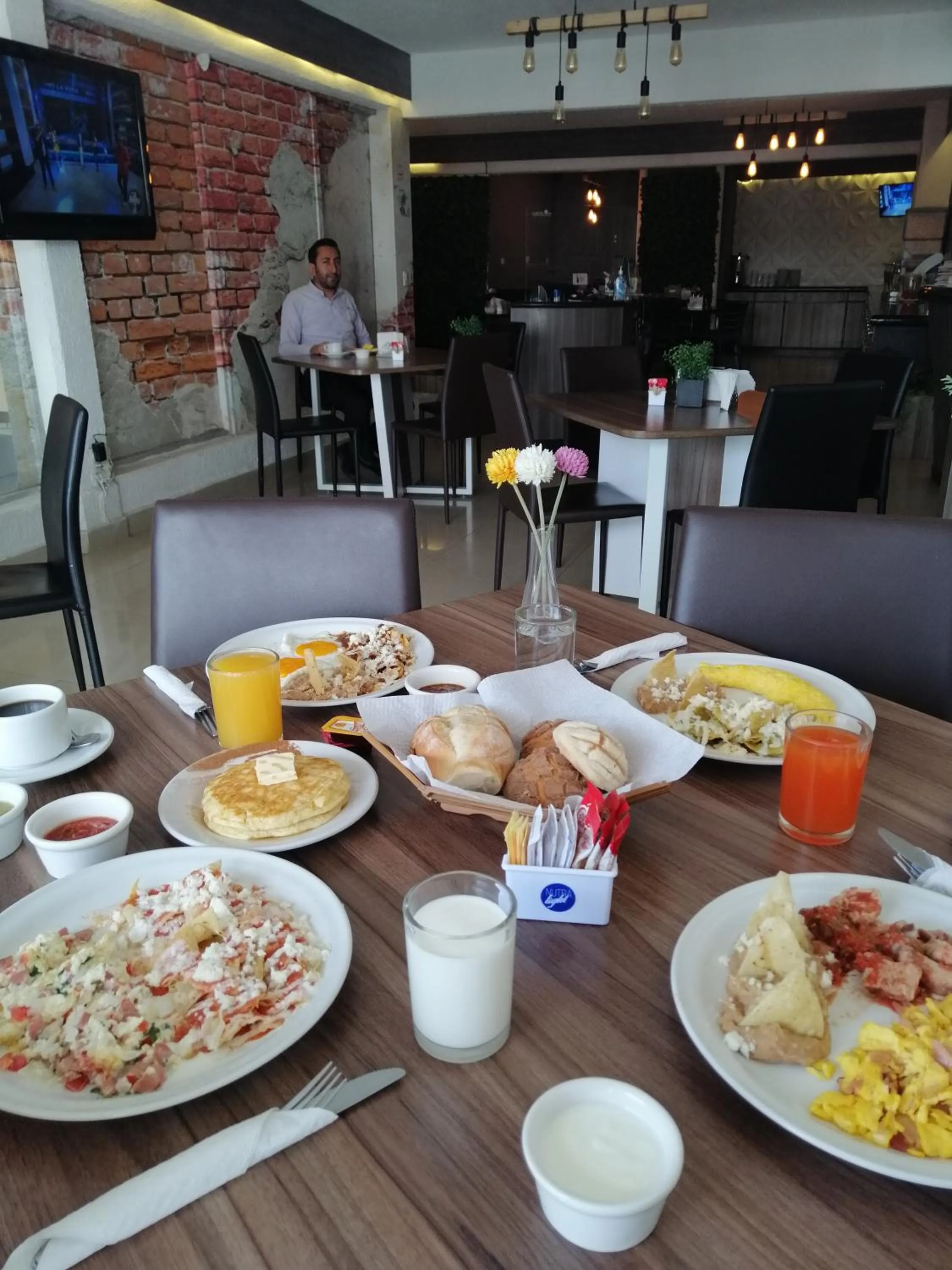 Breakfast in Hotel Campestre Inn