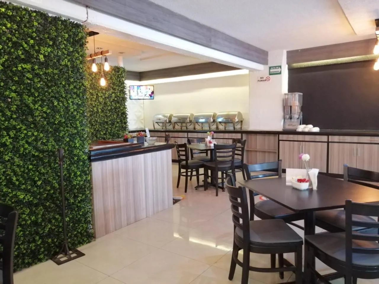 Restaurant/places to eat in Hotel Campestre Inn