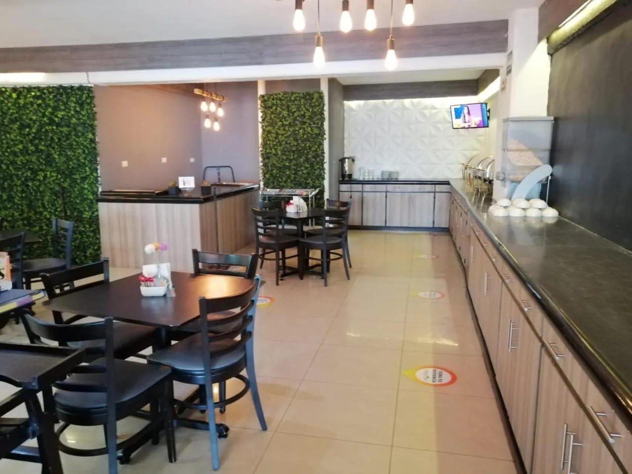 Restaurant/places to eat in Hotel Campestre Inn