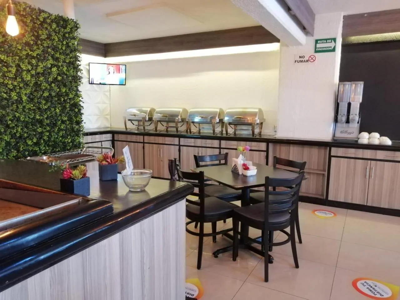 Restaurant/places to eat in Hotel Campestre Inn